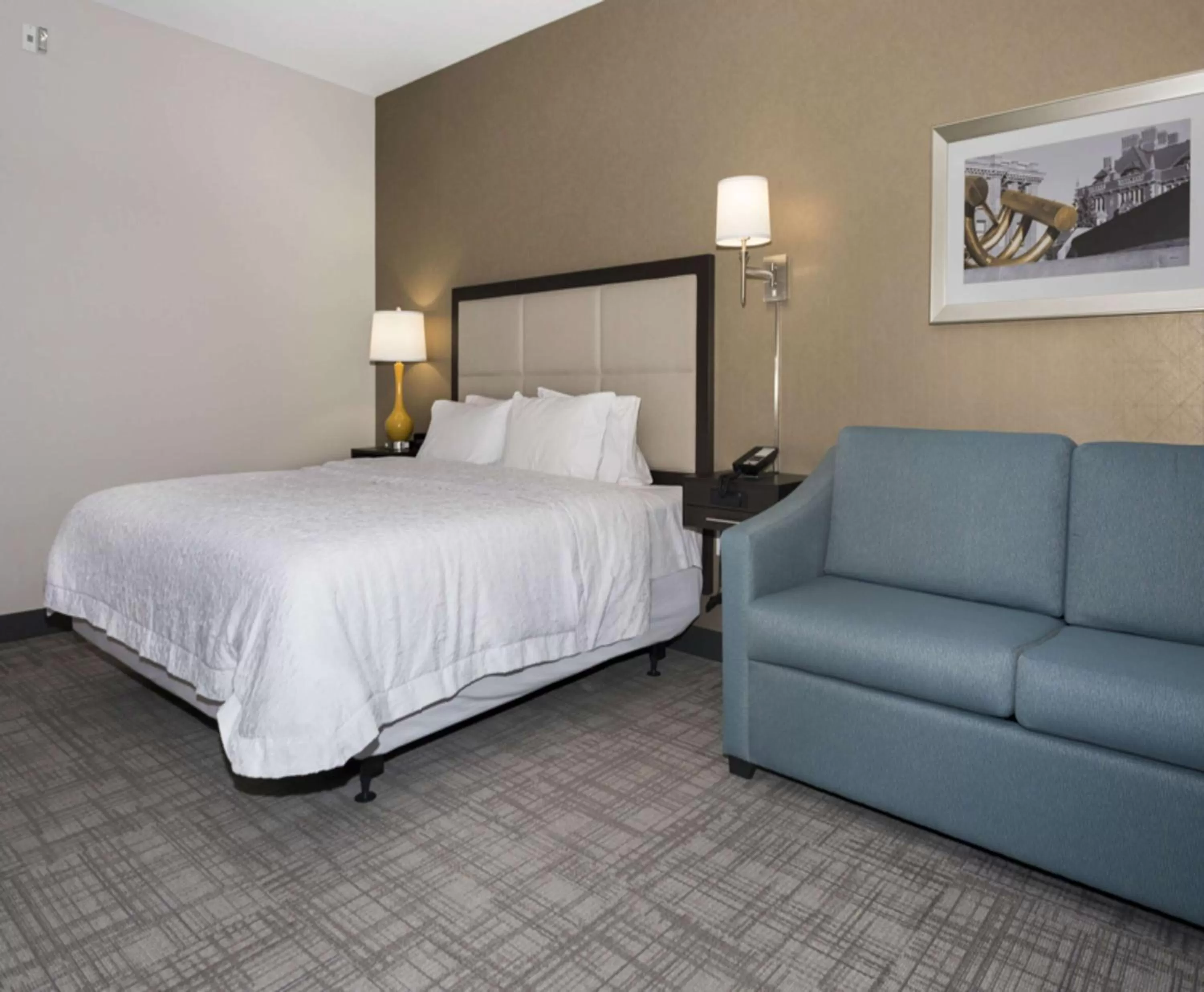 King Room with Sofa Bed - Hearing Accessible/Non-Smoking in Hampton Inn and Suites Minneapolis University Area, MN