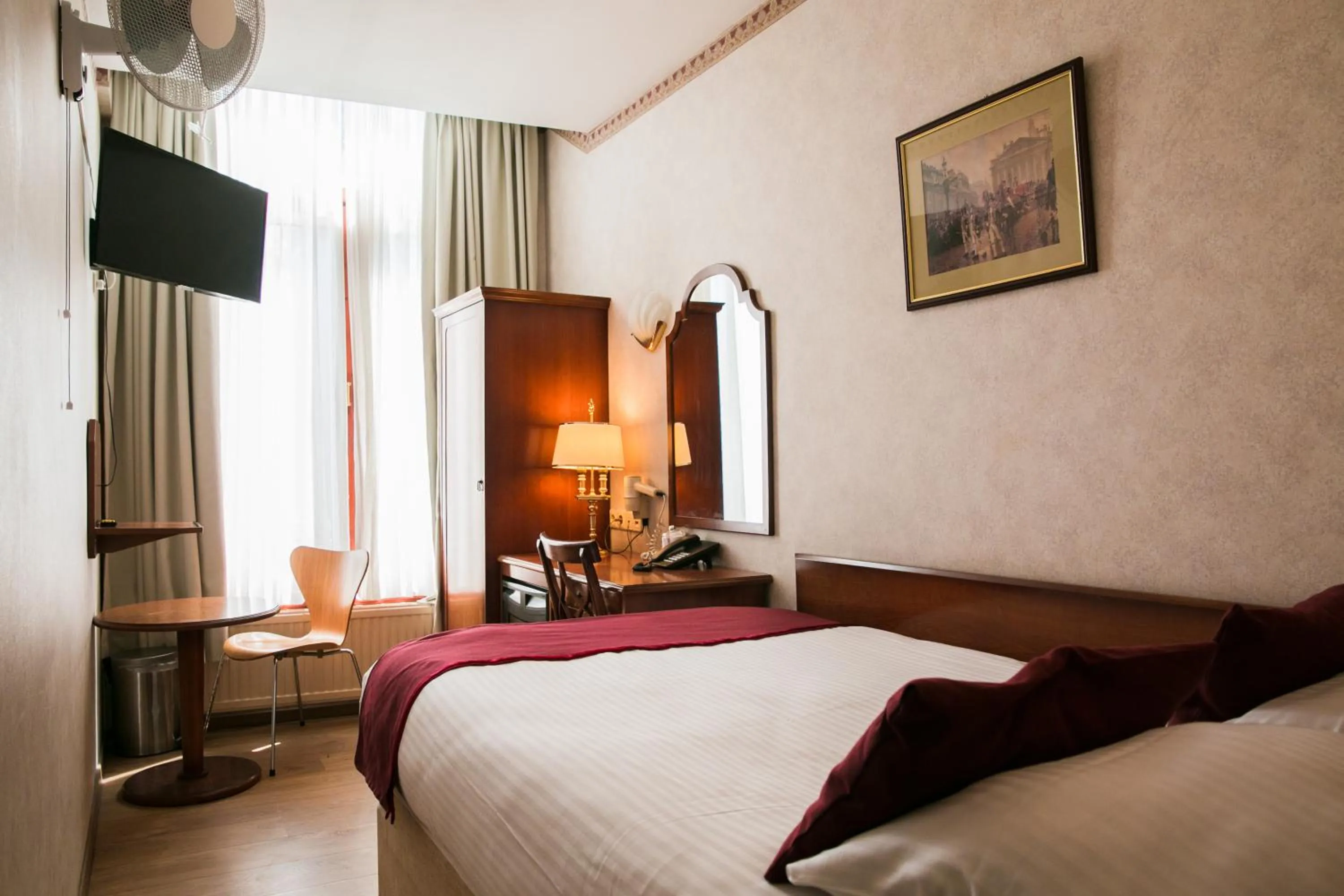 Double Small (Private Bathroom) in Hotel Atlanta