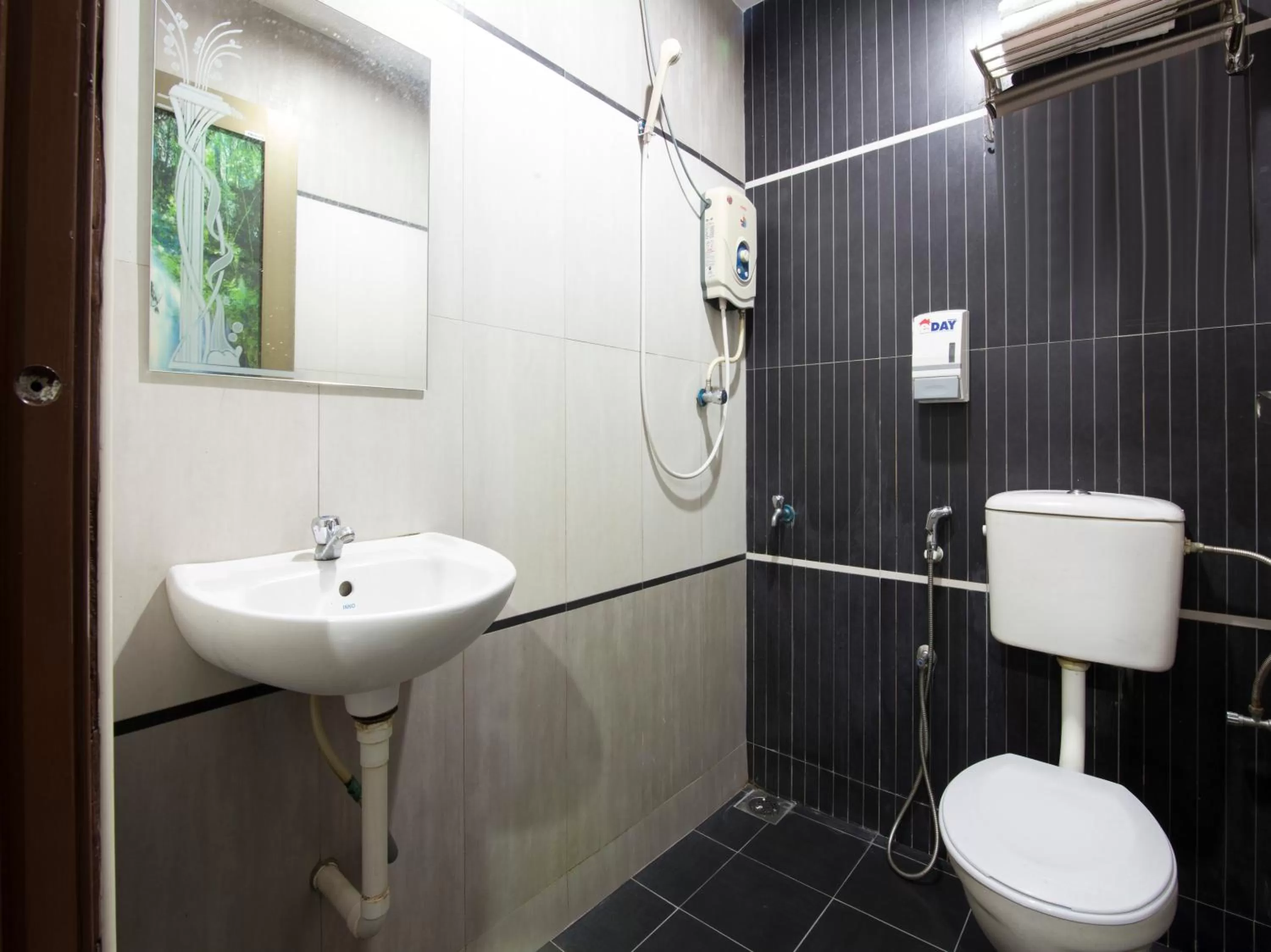 Standard King Room in Super OYO 44088 Valley View Hotel