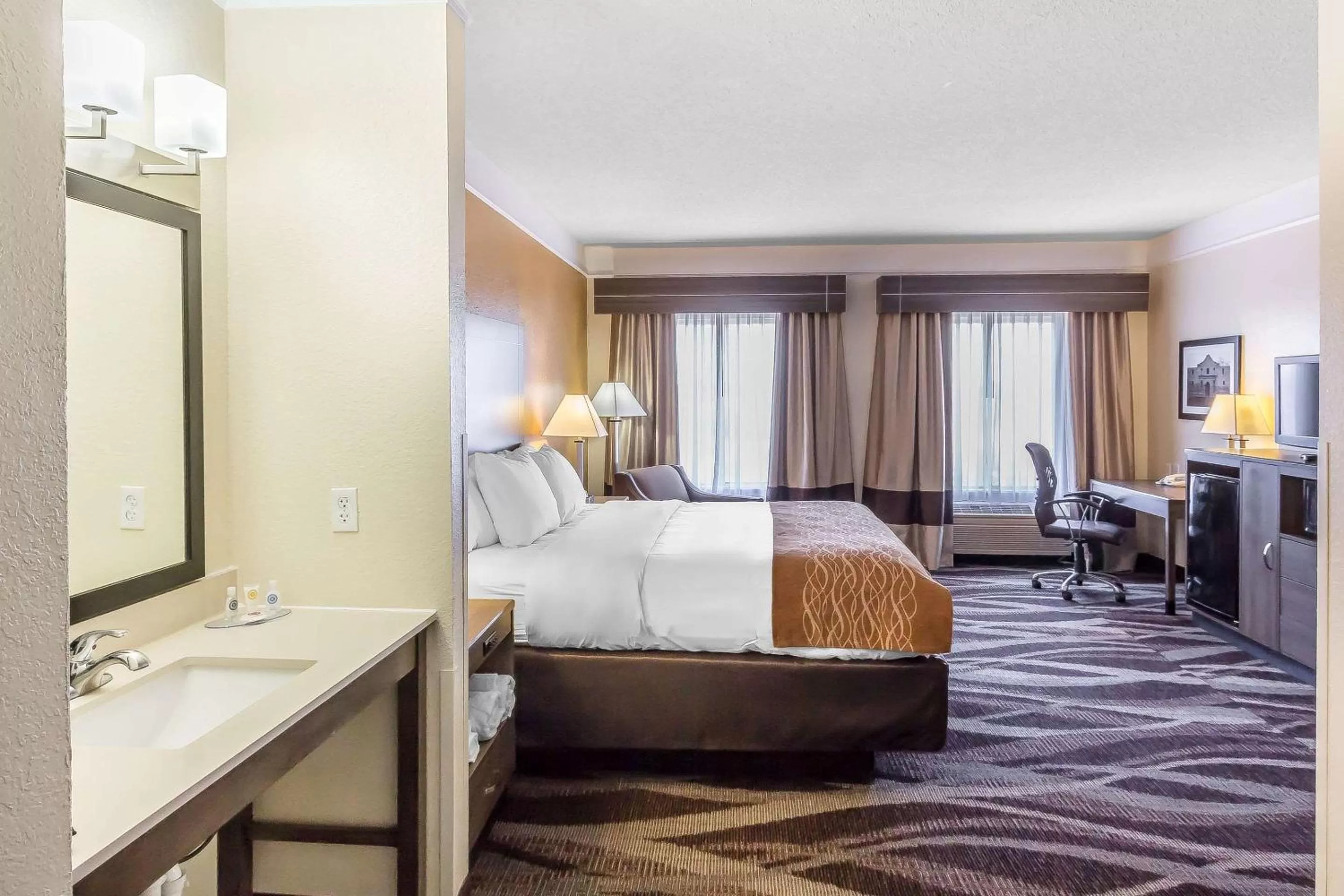 King Room - Disability Access/Non-Smoking in Comfort Inn near Frost Bank Center