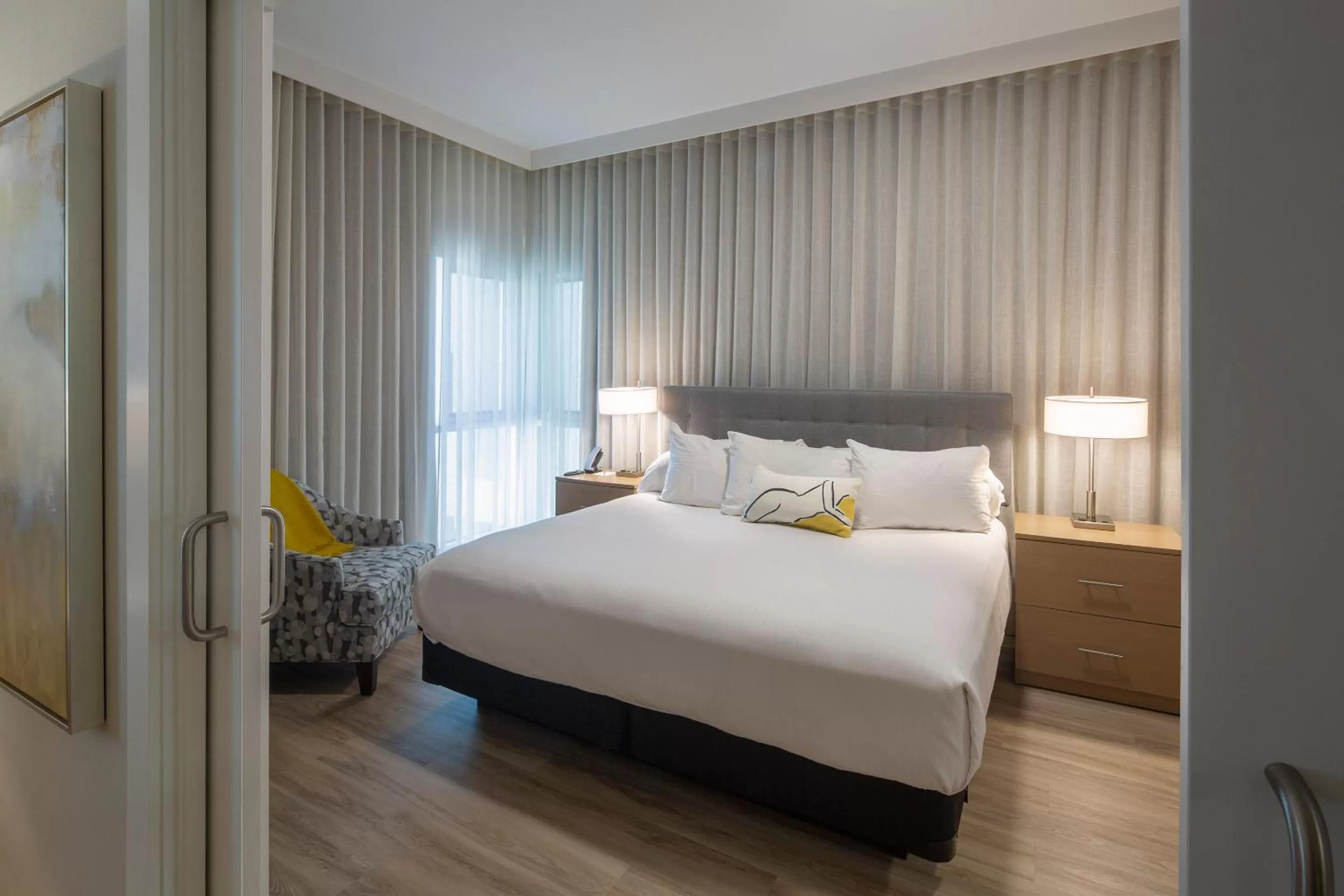 Urban View King Apartment in Art House Hotel