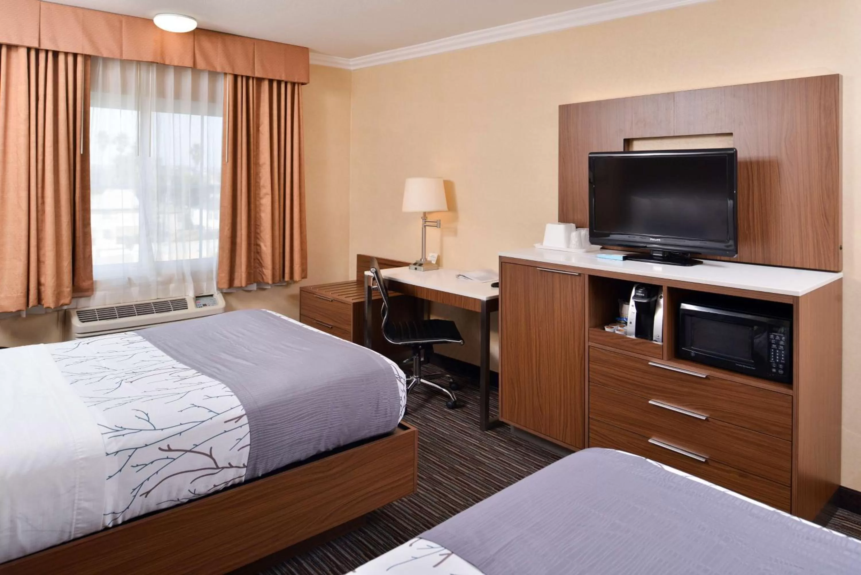 Deluxe Double Room with Two Double Beds - Smoking in Best Western Airpark Hotel - Los Angeles LAX Airport