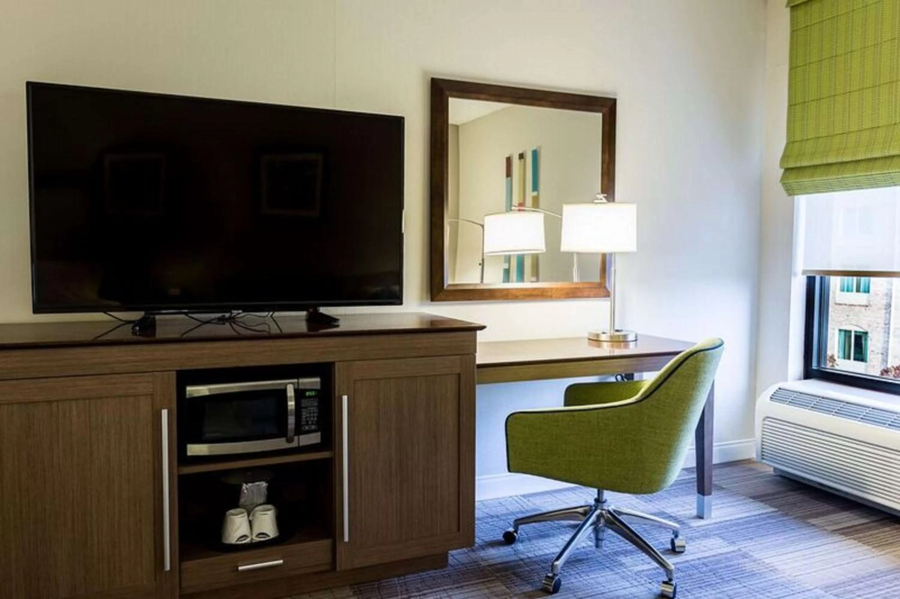 Bedroom in Hampton Inn Somerset