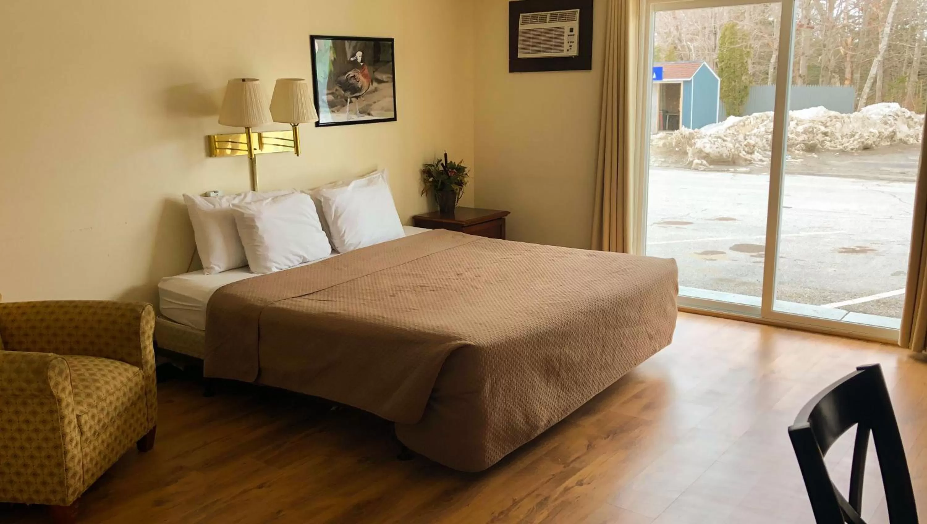 King Room - Disability Access in Colonial Inn Ellsworth