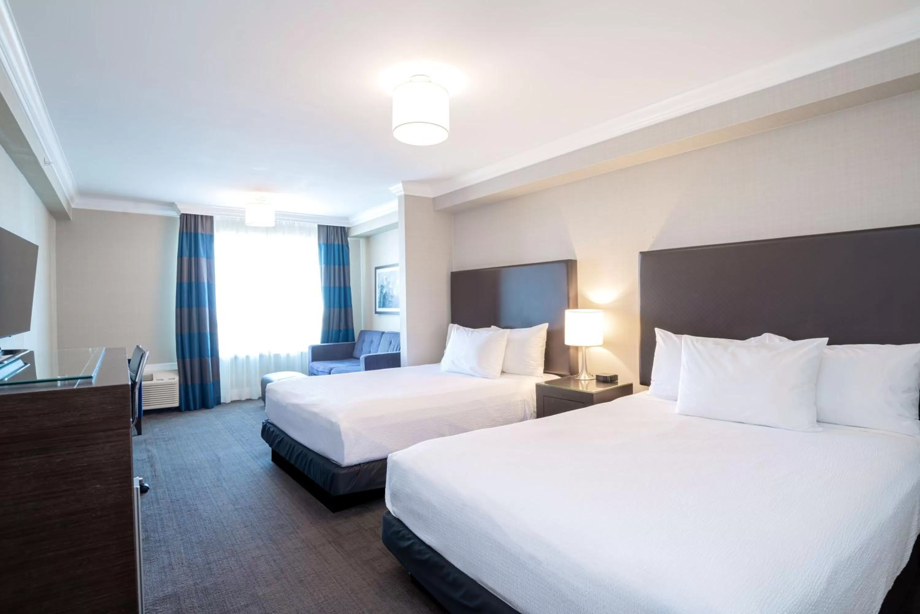 Grand Room, 2 Queen Beds in Sandman Hotel Oakville