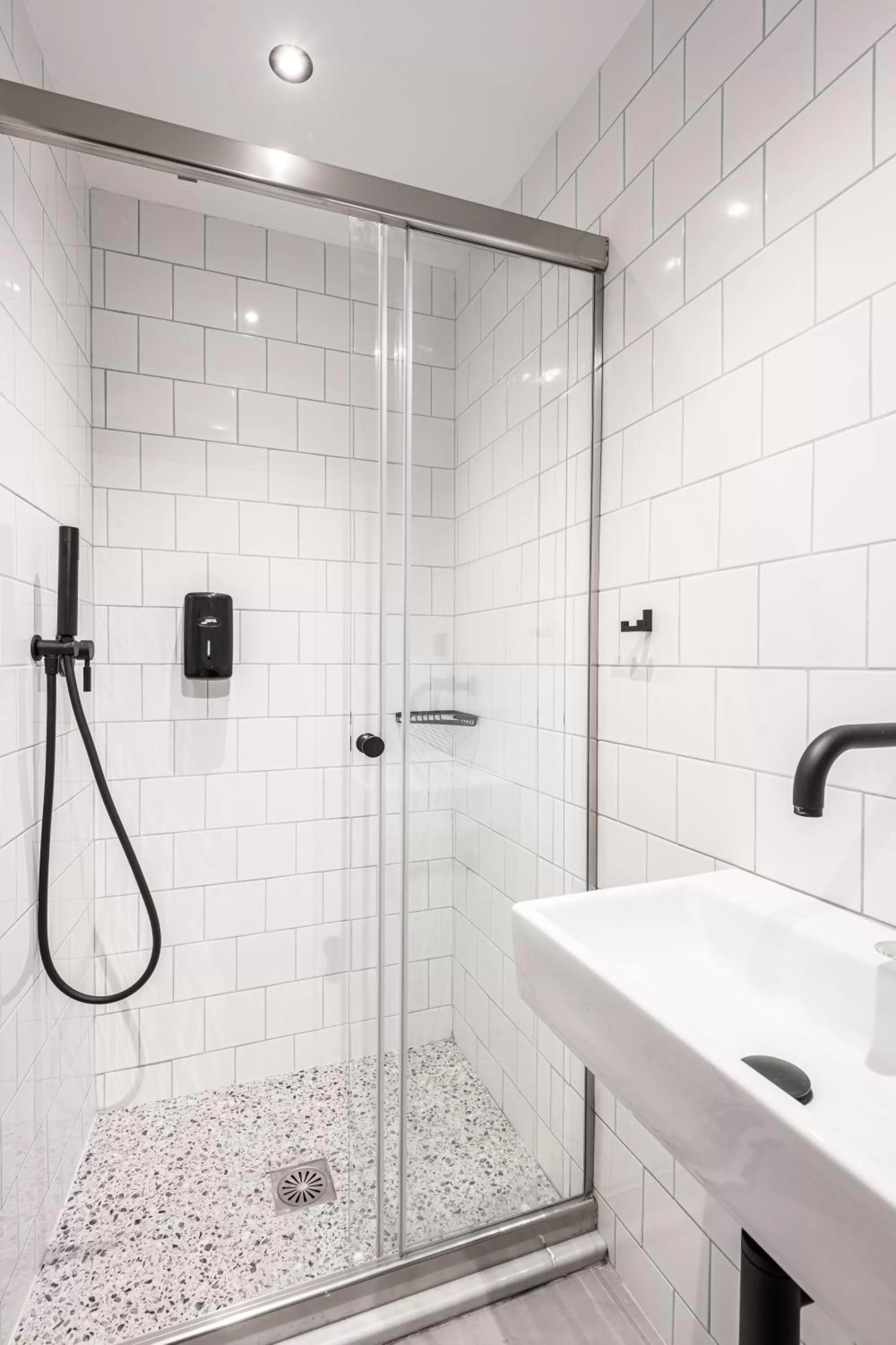 Shower in Mosaikon
