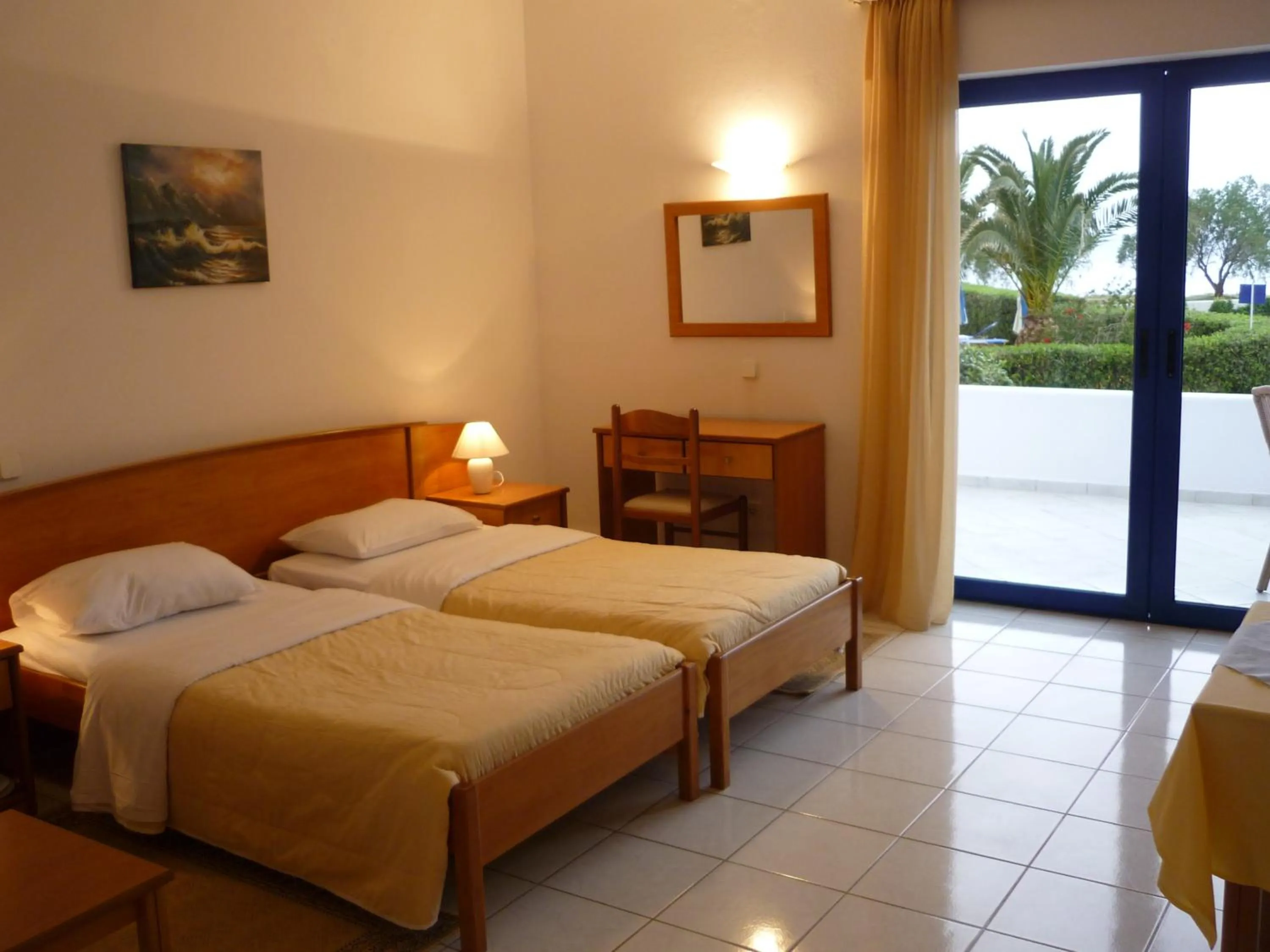 One-Bedroom Apartment (3 Adults) with Sea View in Hotel Oasis