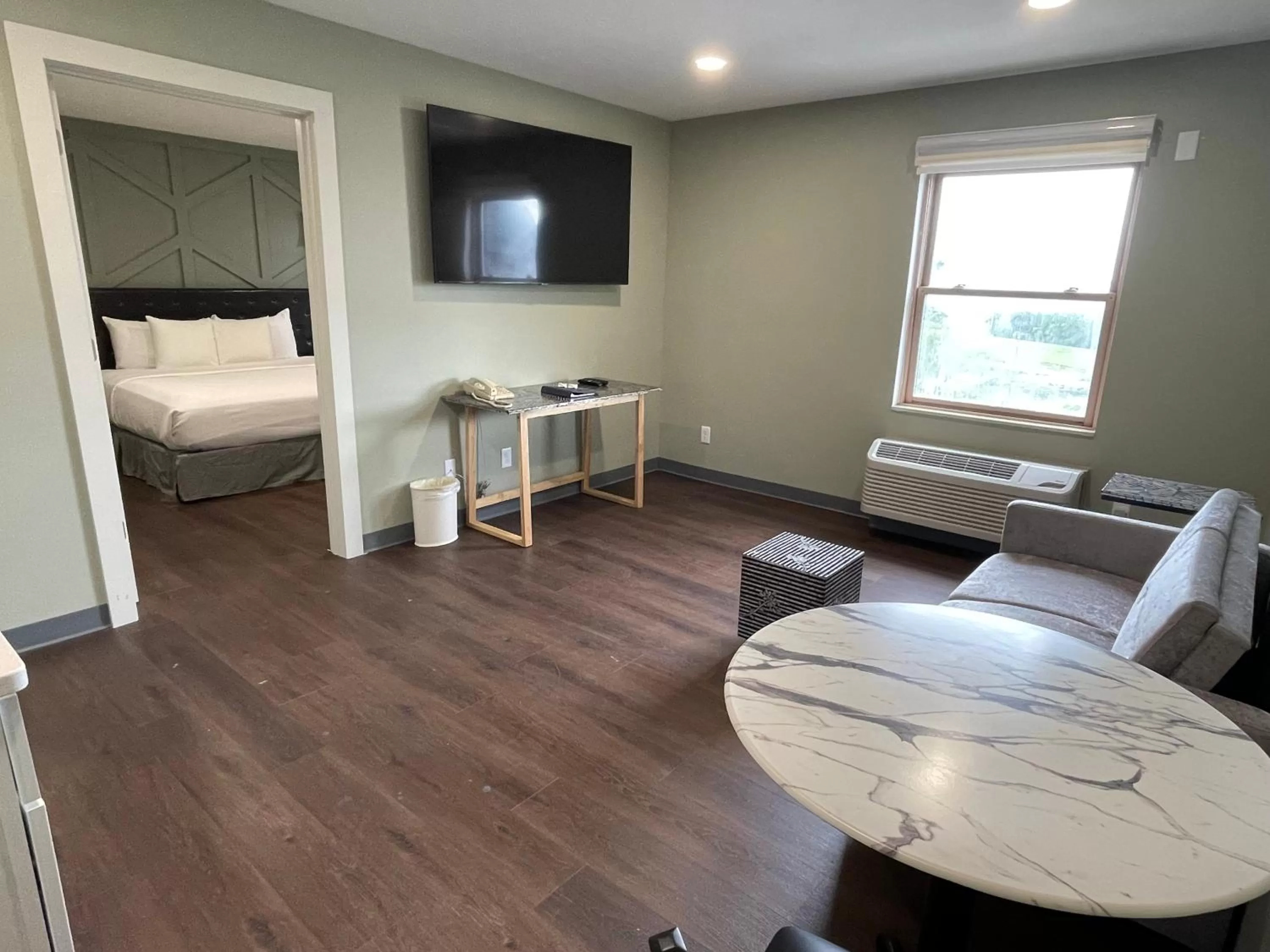 One-Bedroom Suite in Chateau Hotel and Conference Center