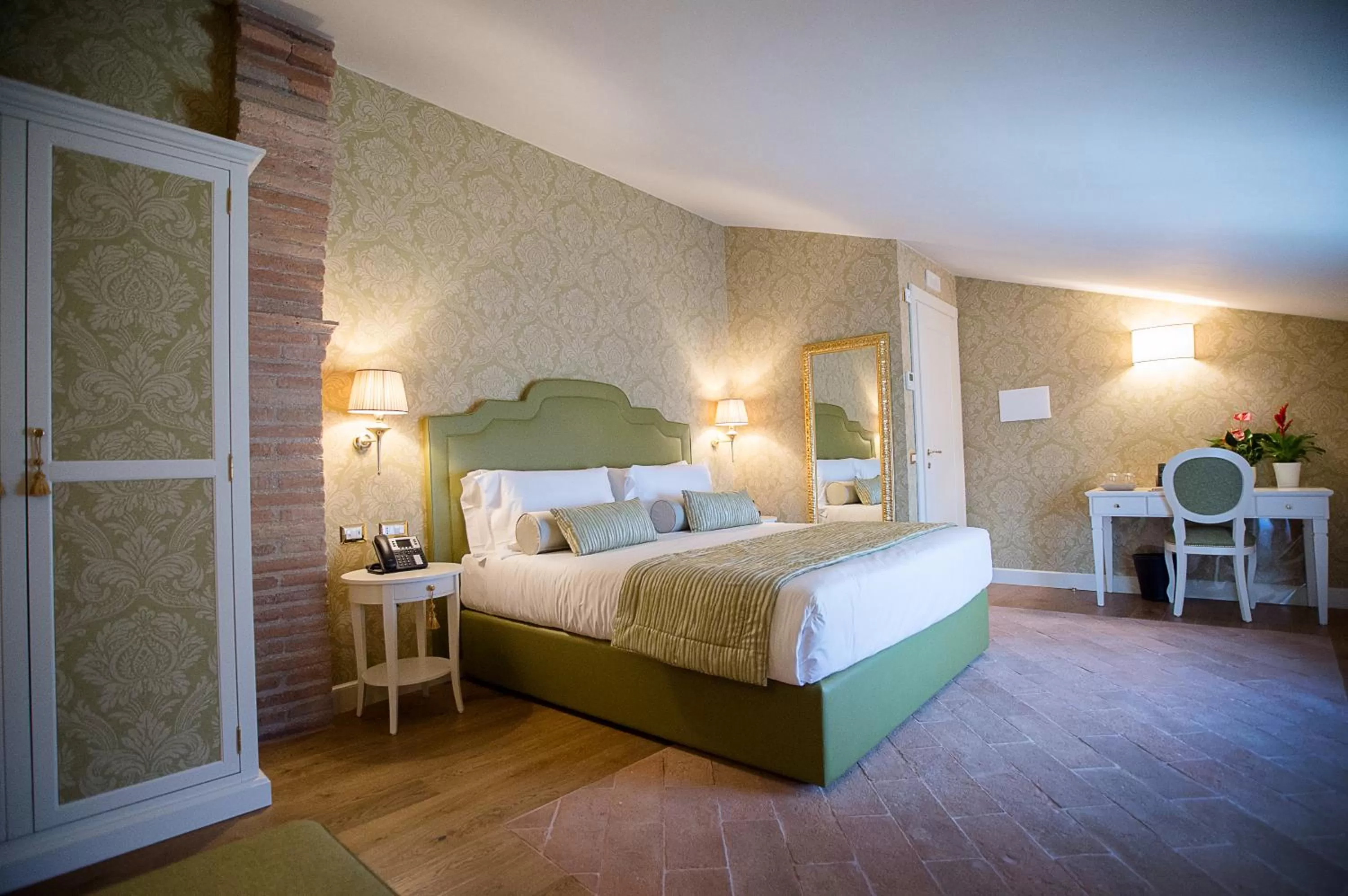 Superior King Suite in San Gemini Palace