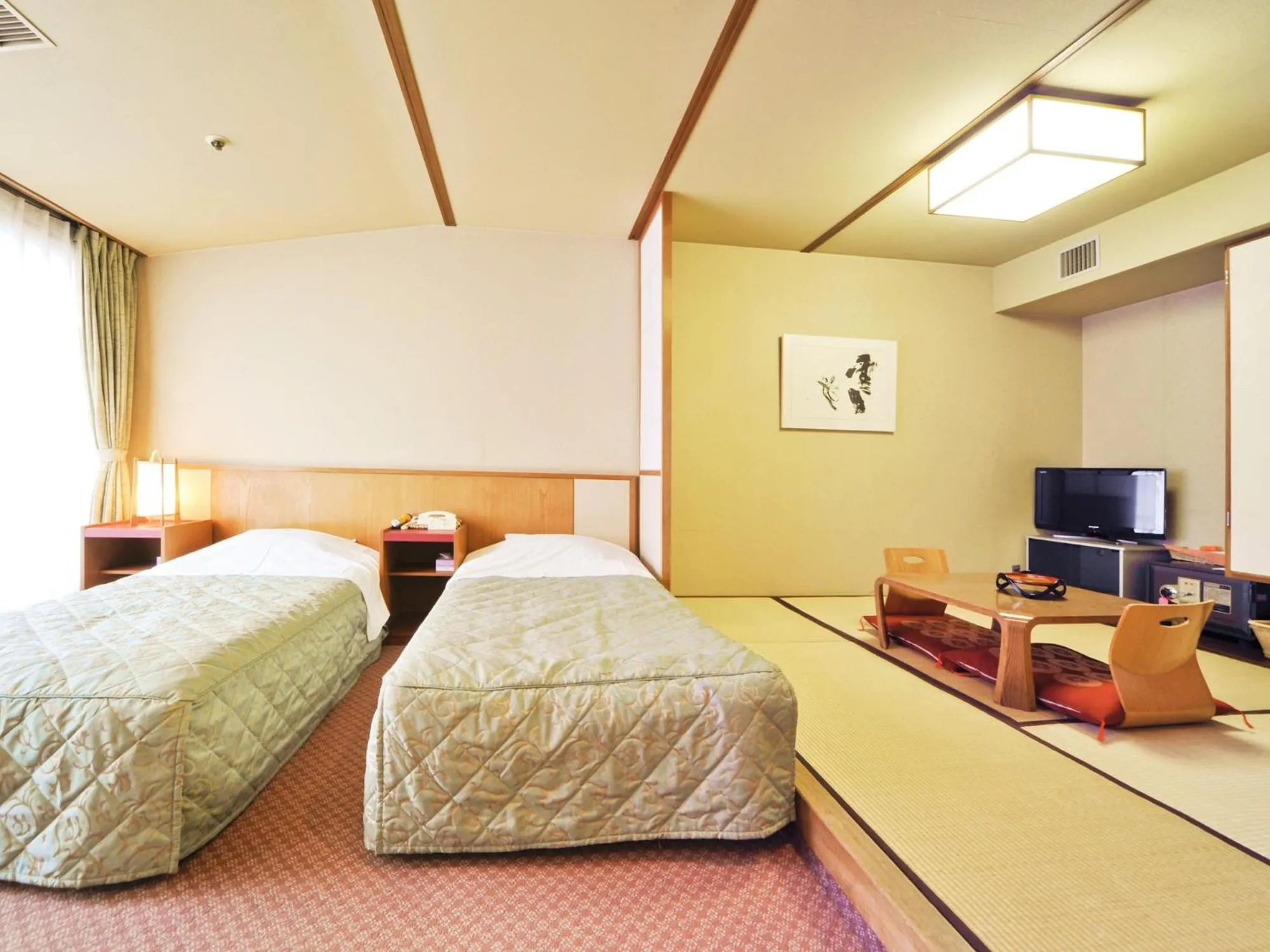 Twin Room with Tatami Area on Top Floor - Non-Smoking in Hotel Shikanoyu