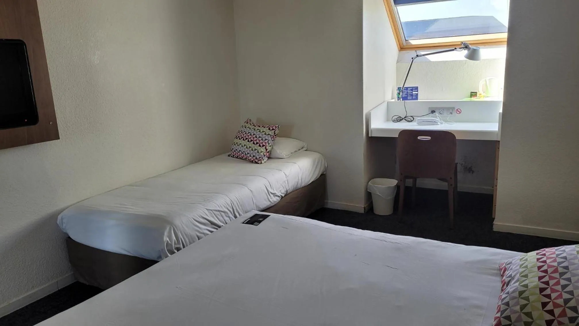 1 Double Bed  1 Junior bed (up to 10 years) - Room Next Generation in Campanile NATURE - Dreux