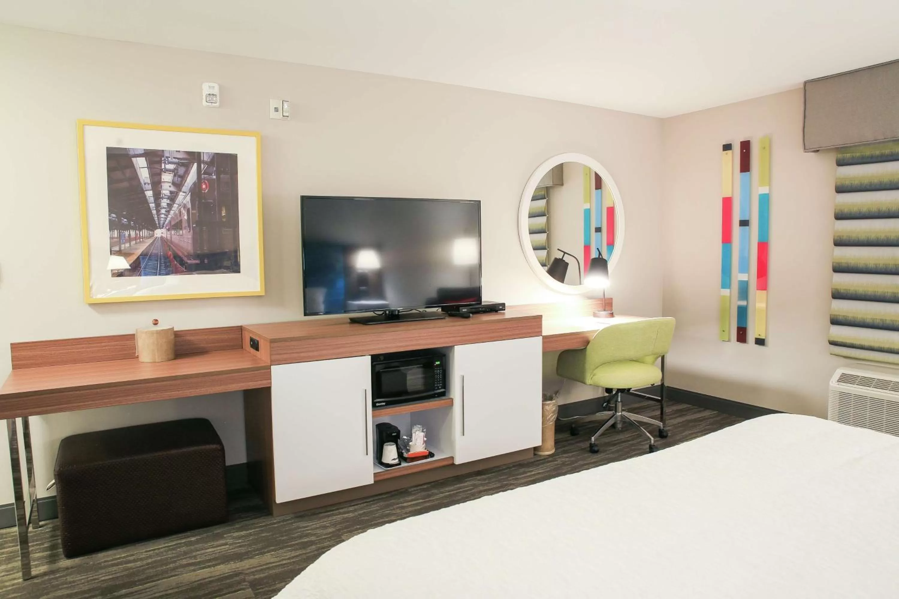 King Room with Accessible Tub - Mobility and Hearing Access/Non-Smoking in Hampton Inn & Suites Mount Laurel/Moorestown