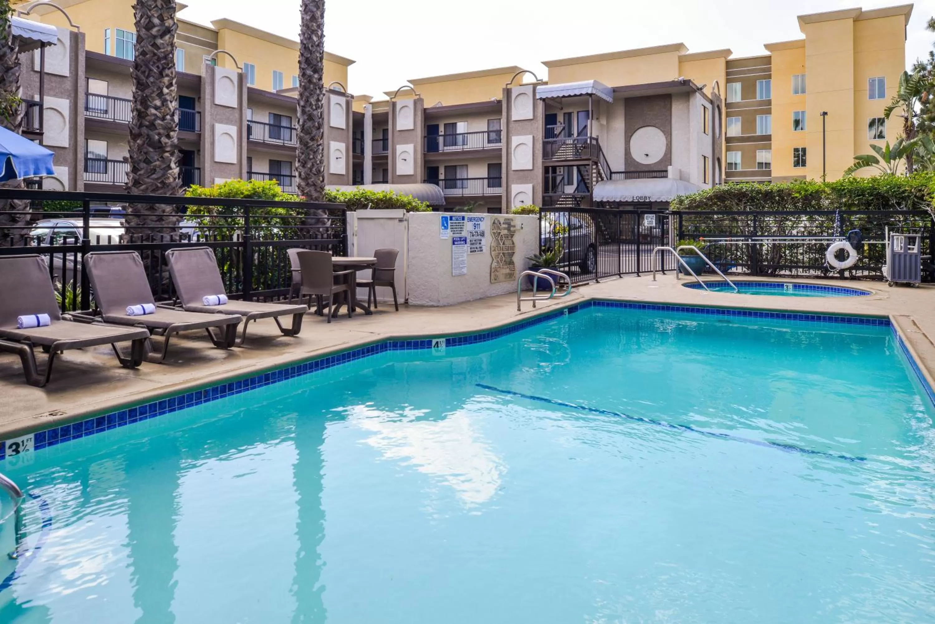 Best Western Courtesy Inn Hotel - Anaheim Resort at the Park