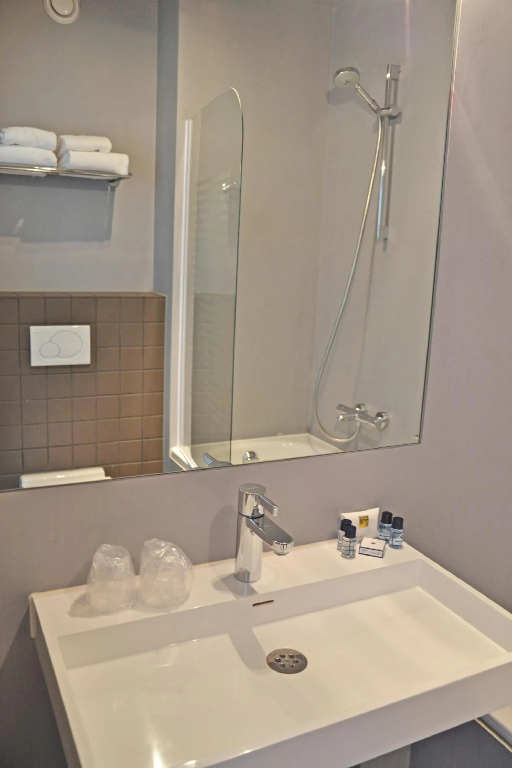  Comfort Double Room with Terrace in Fletcher Hotel - Restaurant Elzenduin