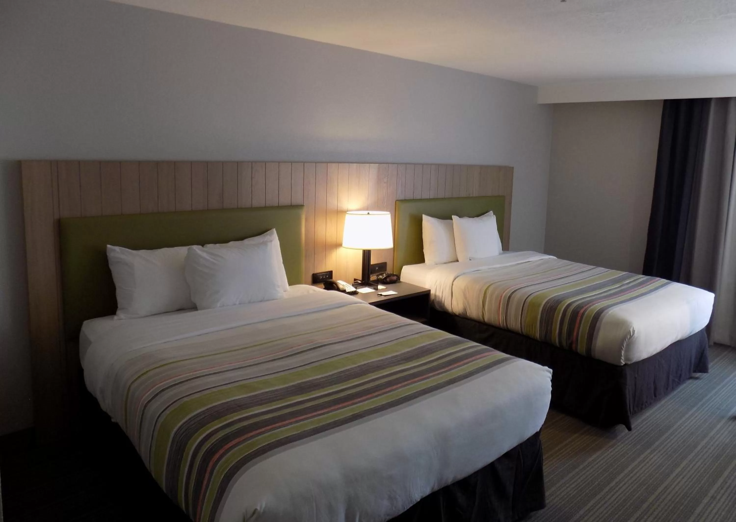 Queen Room with Two Queen Beds - Non-Smoking in Country Inn & Suites by Radisson, Flagstaff, AZ