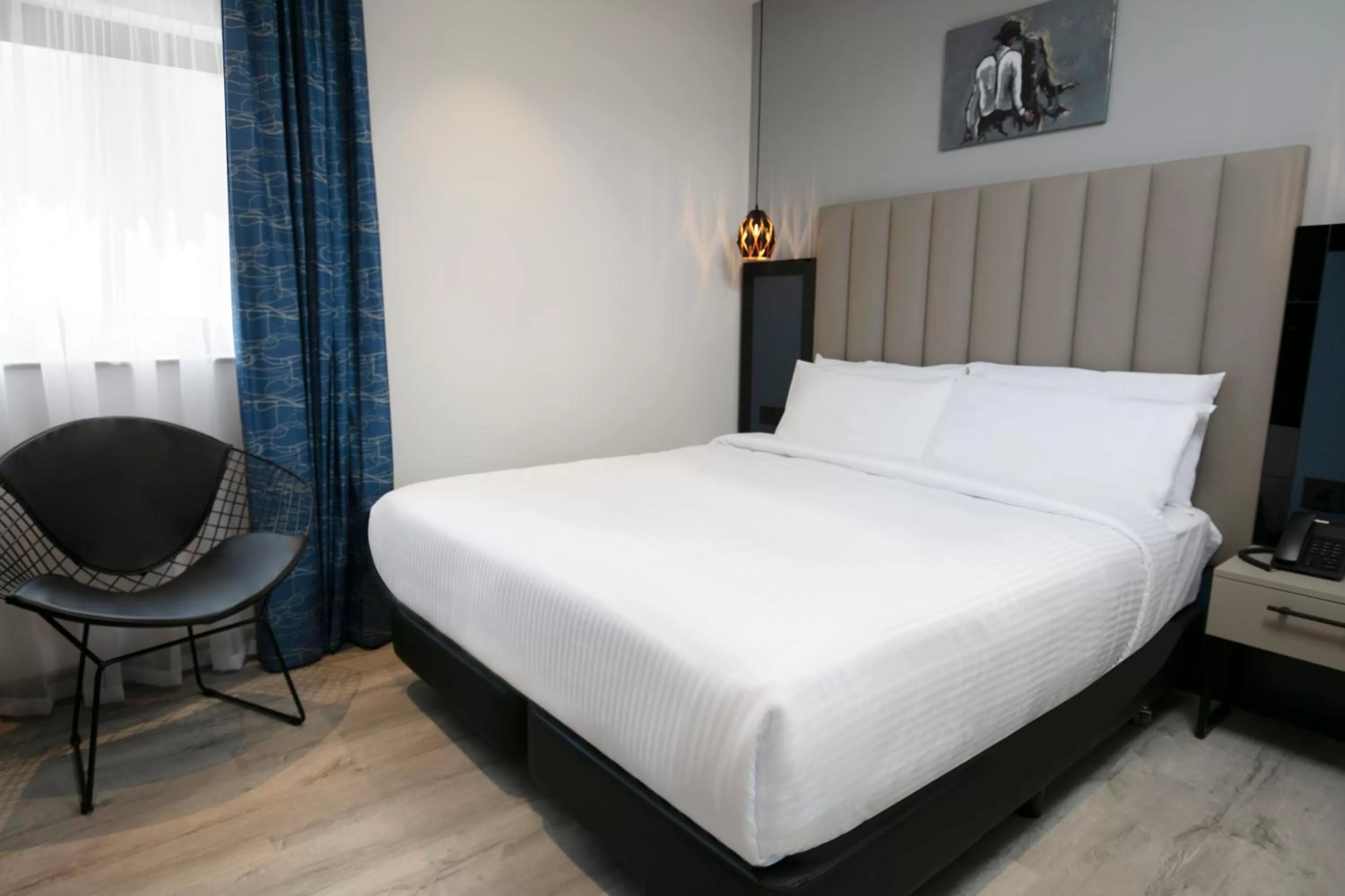 Deluxe King Room in Spark by Hilton Luton