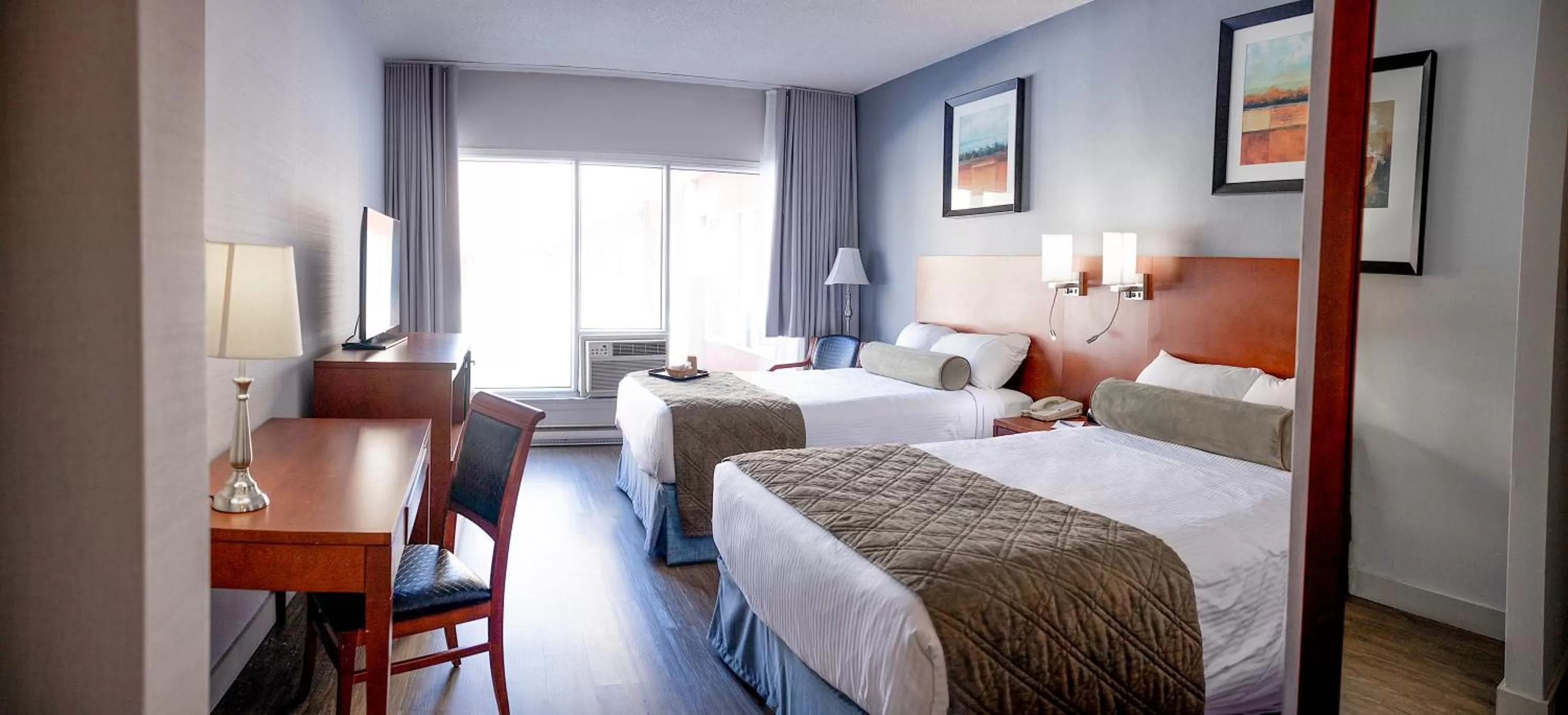 Deluxe Double Room with Two Double Beds in Auberge Royal Versailles