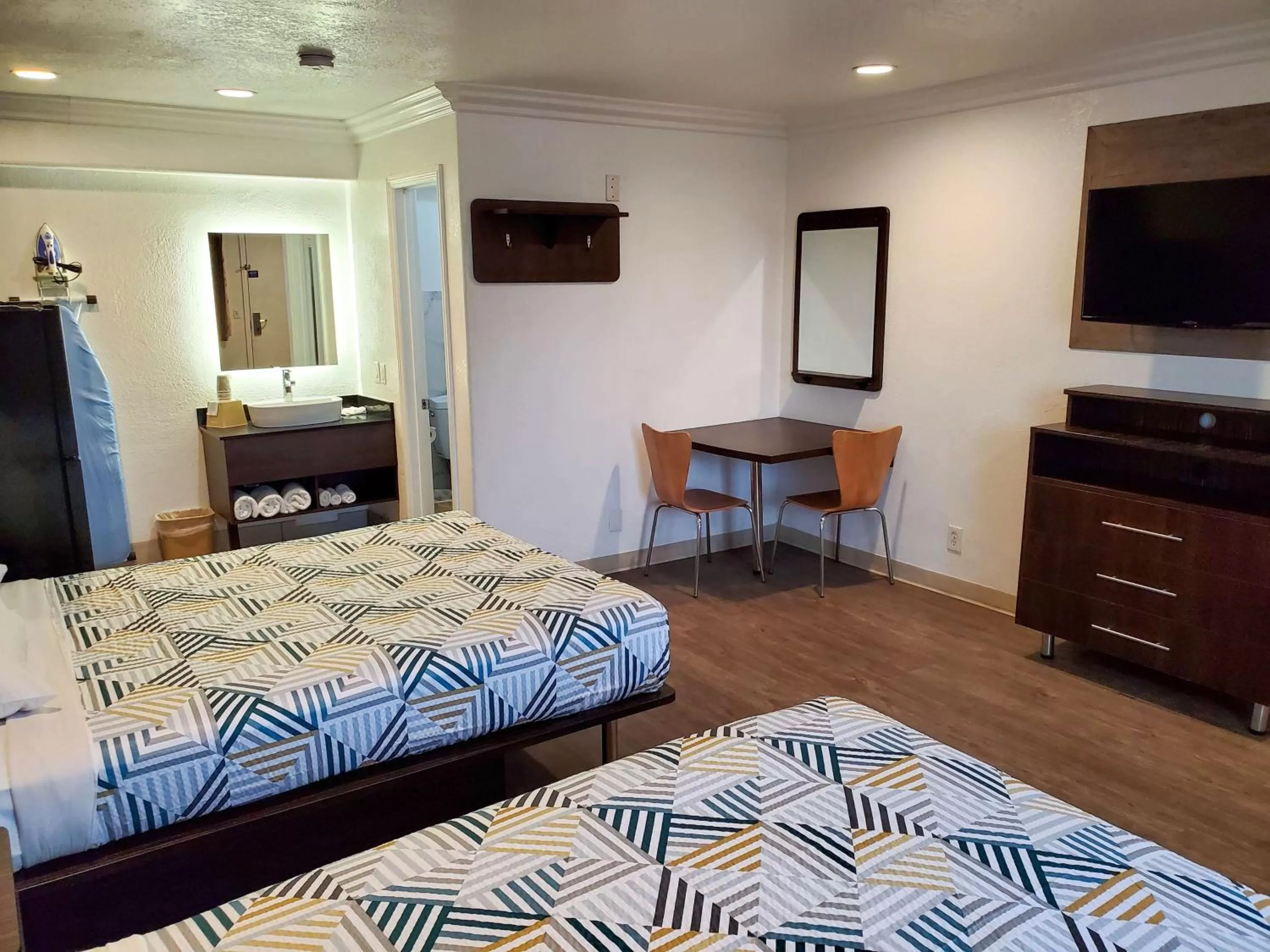 Deluxe Queen Room with Two Queen Beds - Non-Smoking in Studio 6-National City, CA - Naval Base San Diego