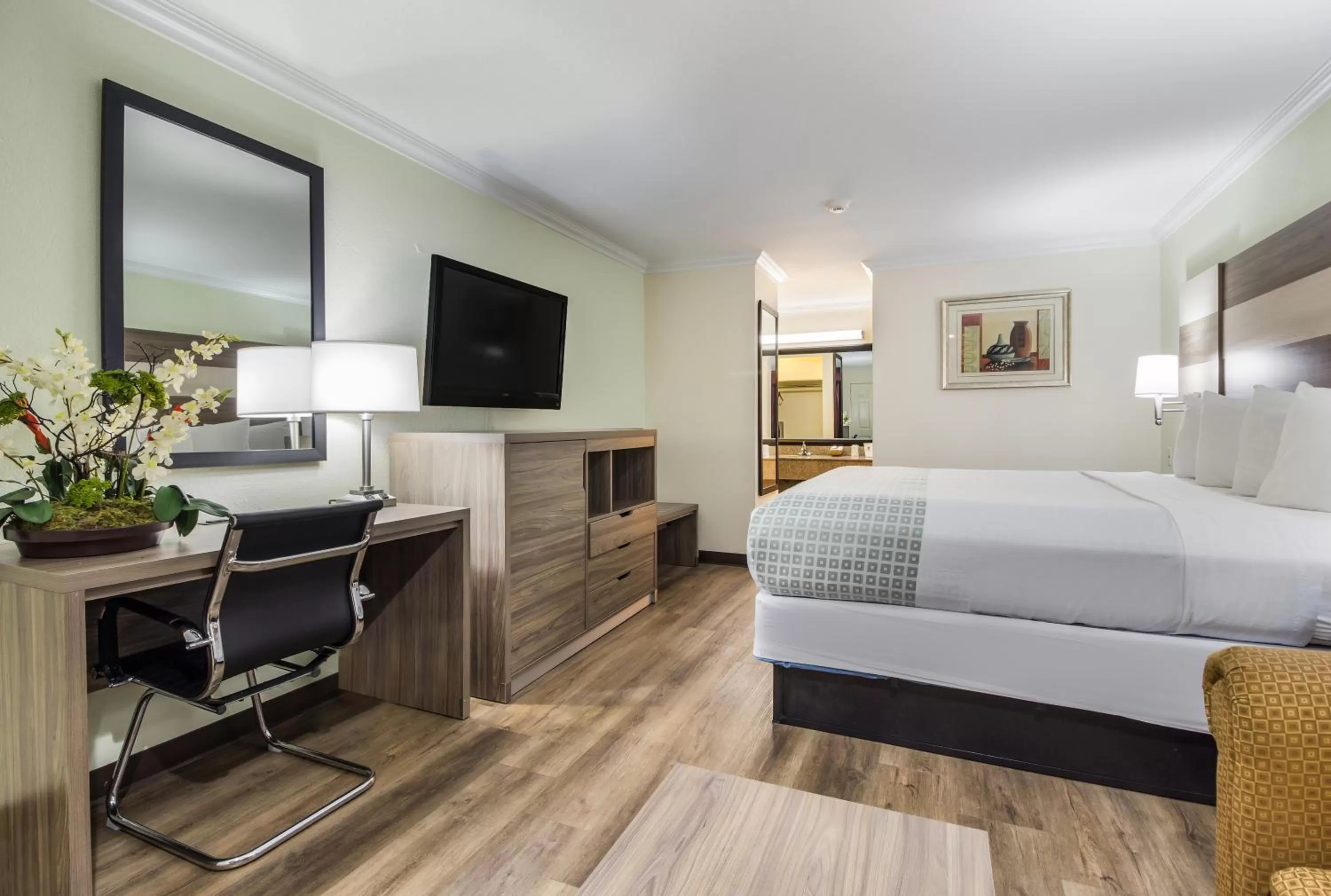 King Room - Disability Access in Americas Best Value Inn Columbus
