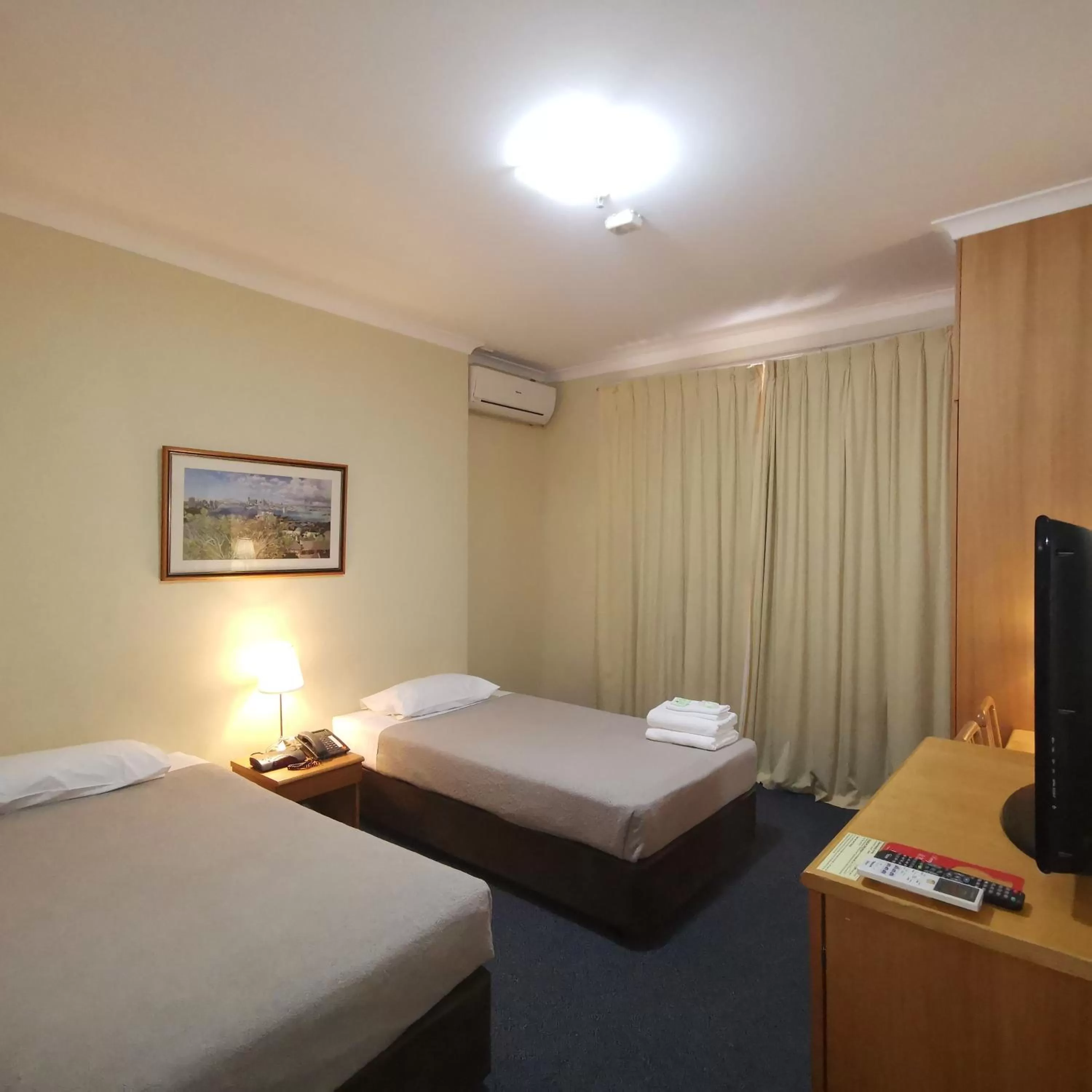 Standard Twin Room in Criterion Hotel Perth