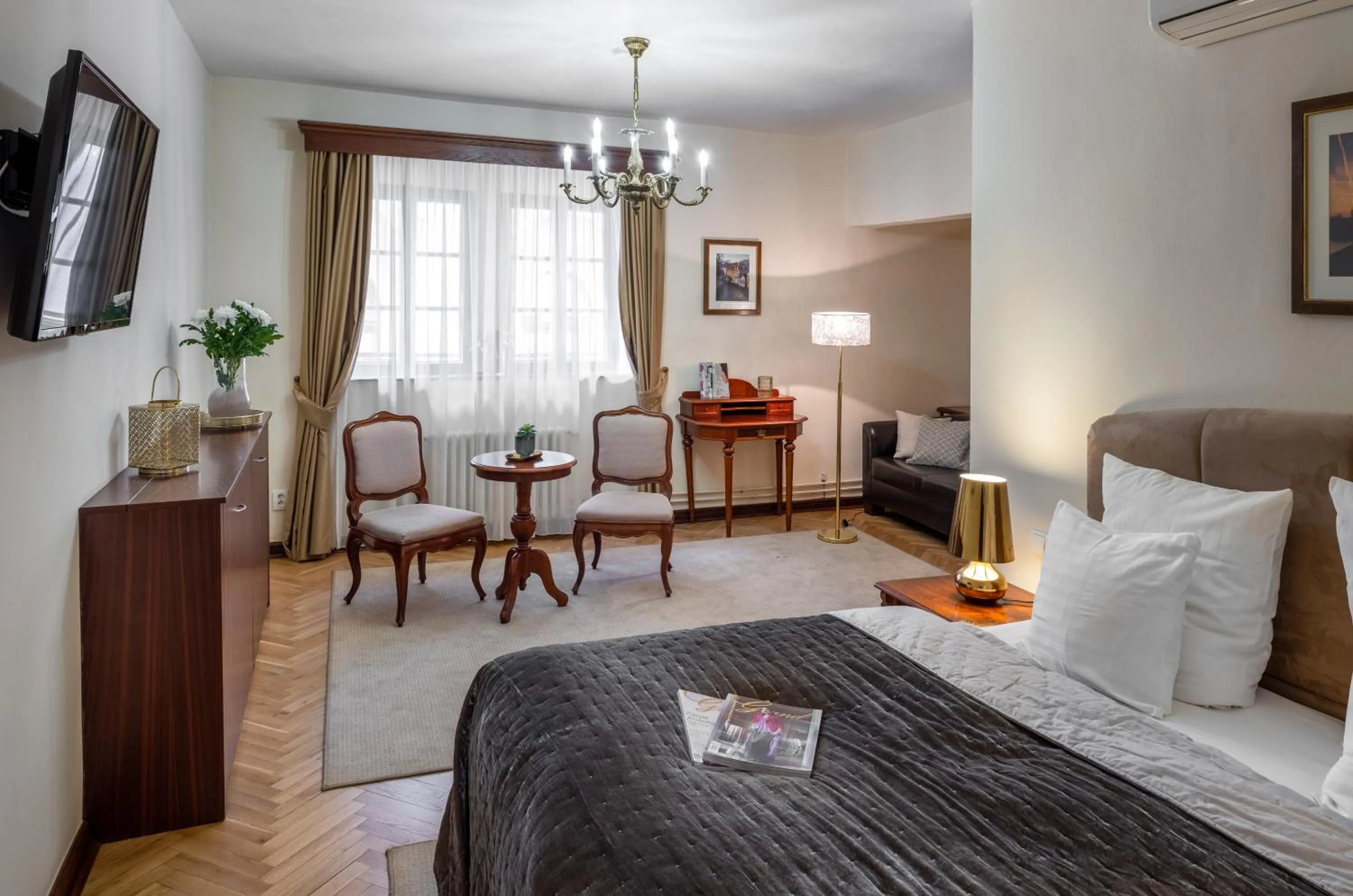 Suite in Aurus by Adrez