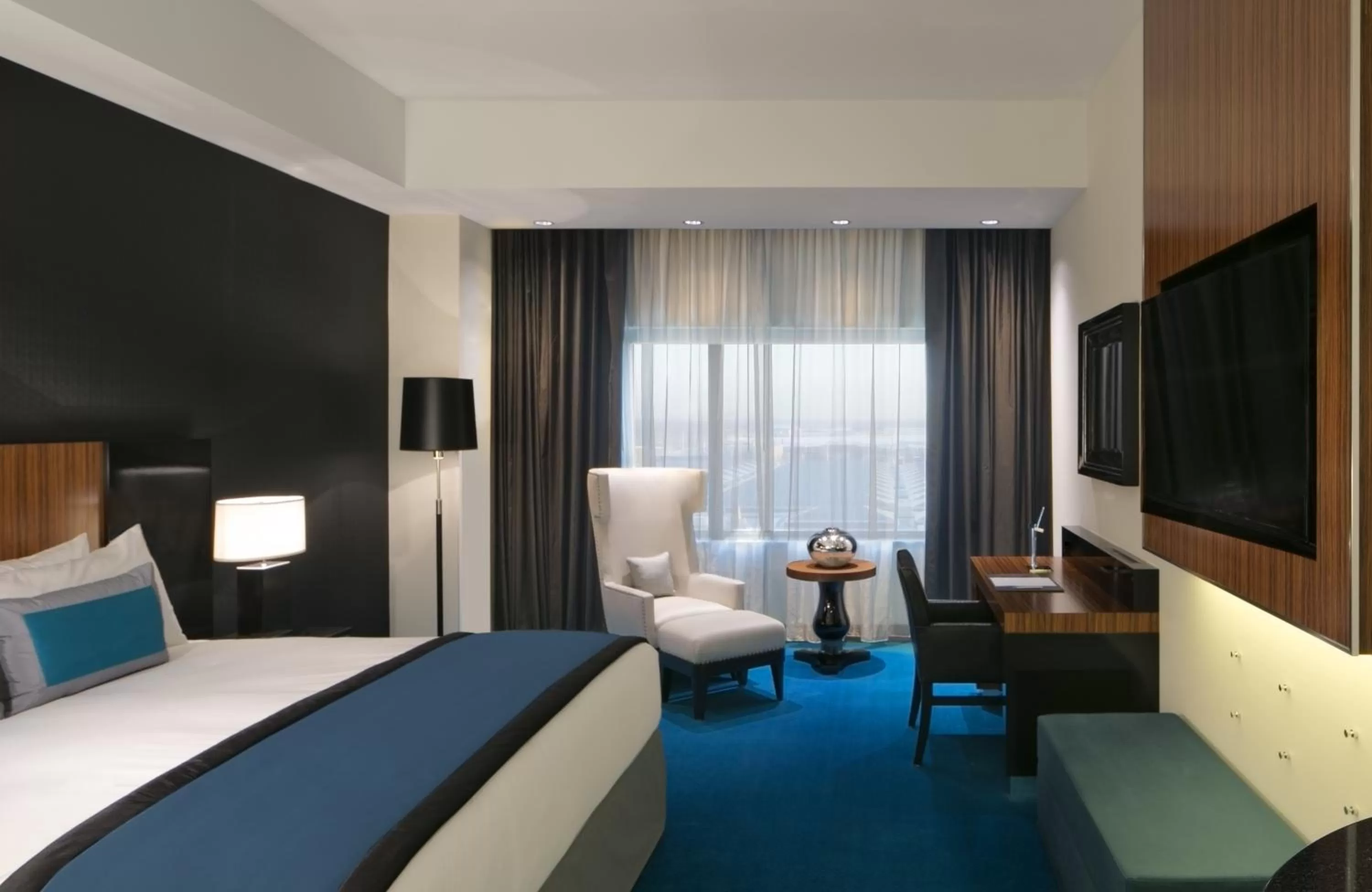 Executive King Room - Non-Smoking in Radisson Blu Mall of America