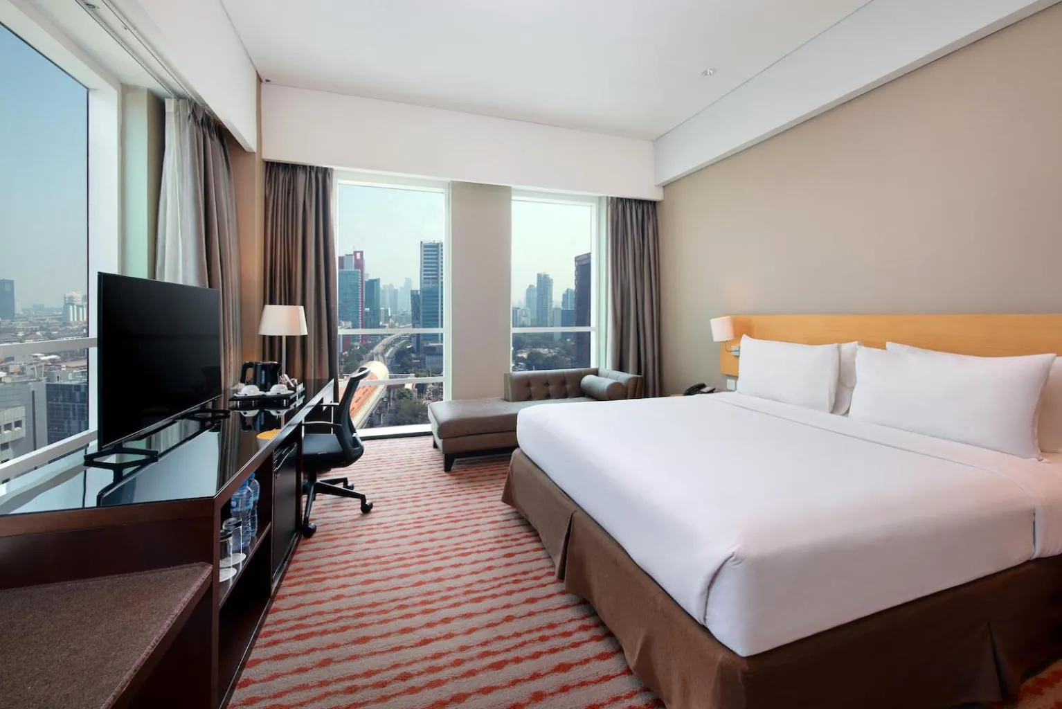 Grand Deluxe Double Room in JS Luwansa Hotel & Convention Center