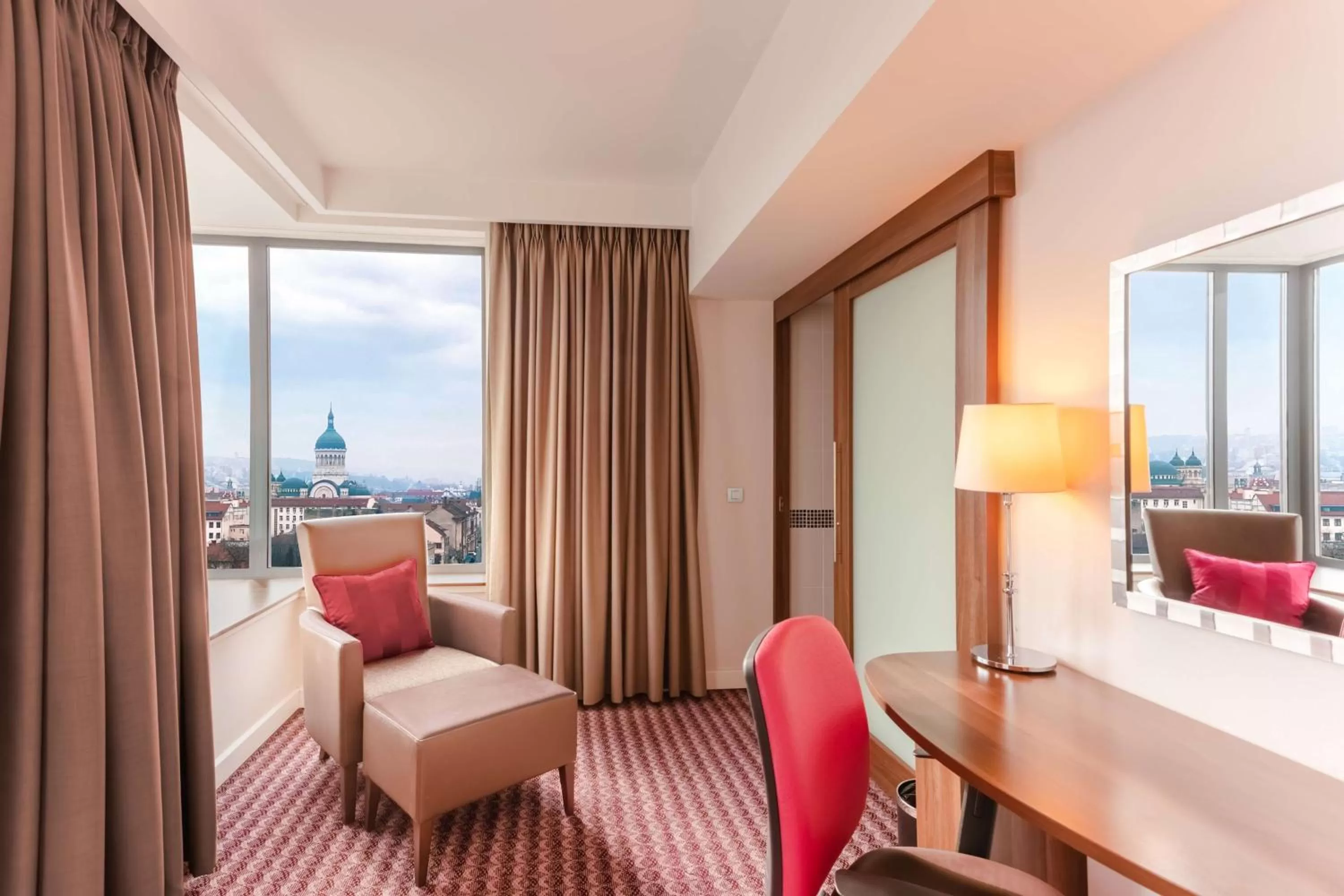 Premium Queen Room with View - Non-Smoking in Hampton by Hilton Cluj-Napoca