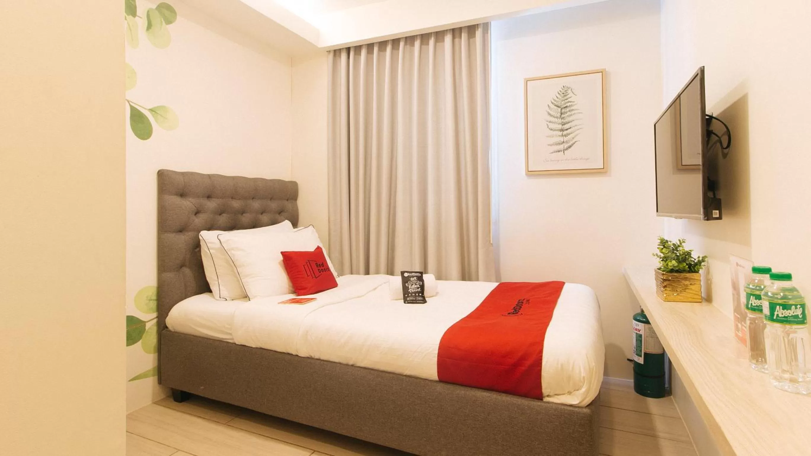 Single Room in RedDoorz Plus at La Belle Residences Makati City