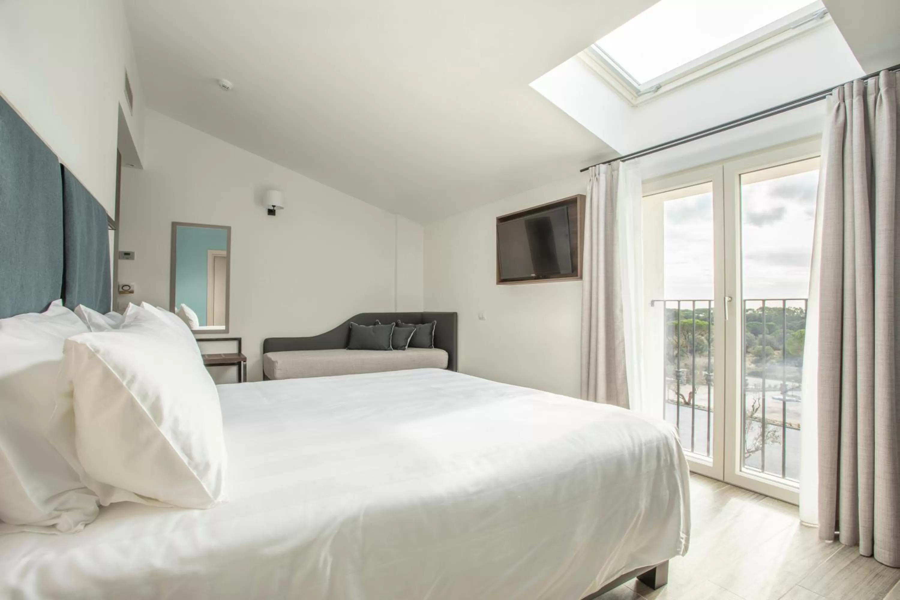 Deluxe Triple Room in Riva Toscana Golf Resort & SPA