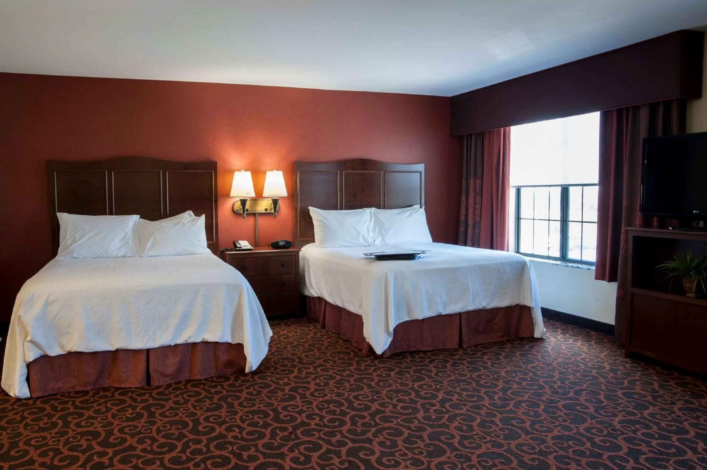 Queen Room with Two Queen Beds - Hearing Access/Non-Smoking in Hampton Inn & Suites Aberdeen