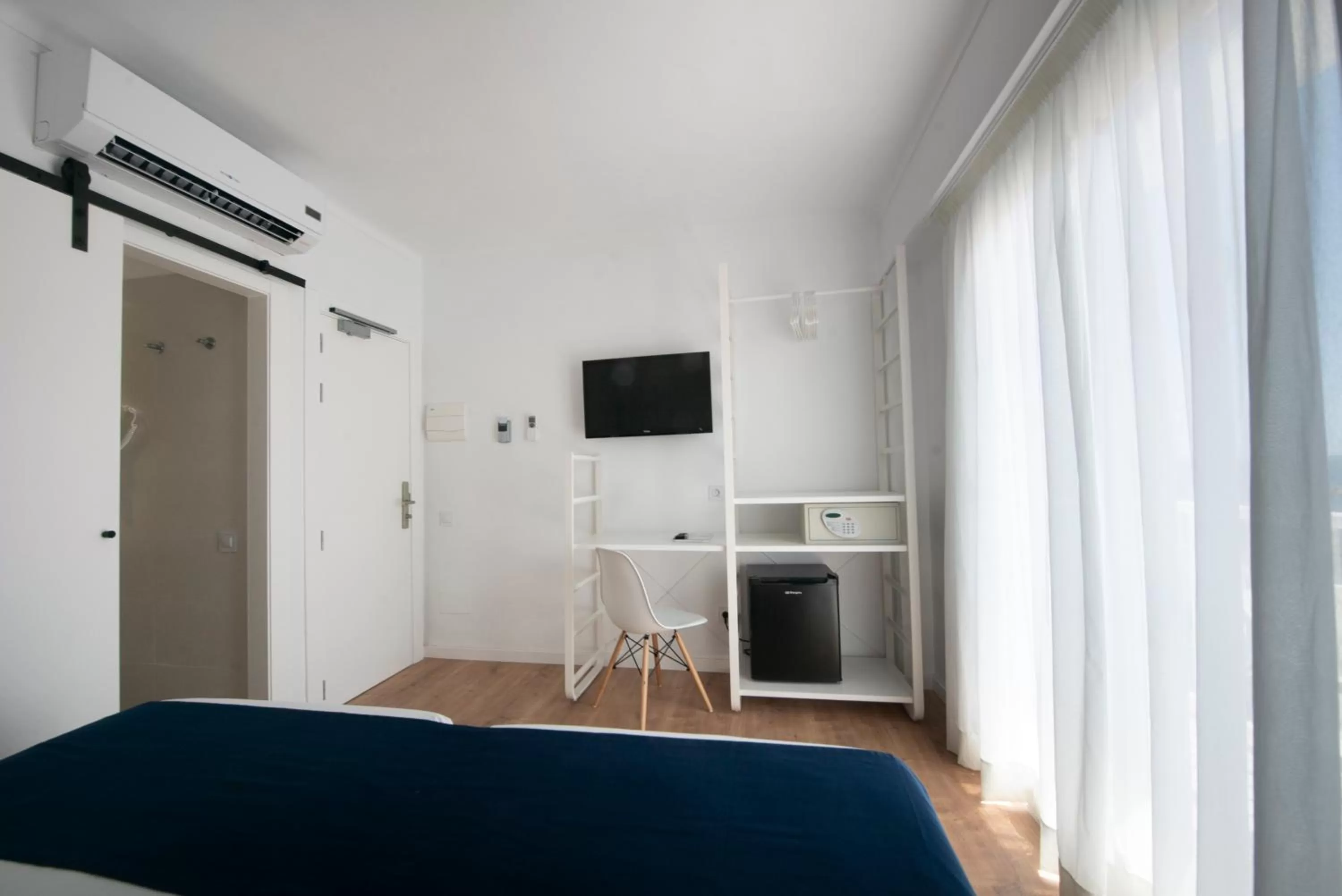 Twin Room with Balcony in Hostal Blanca