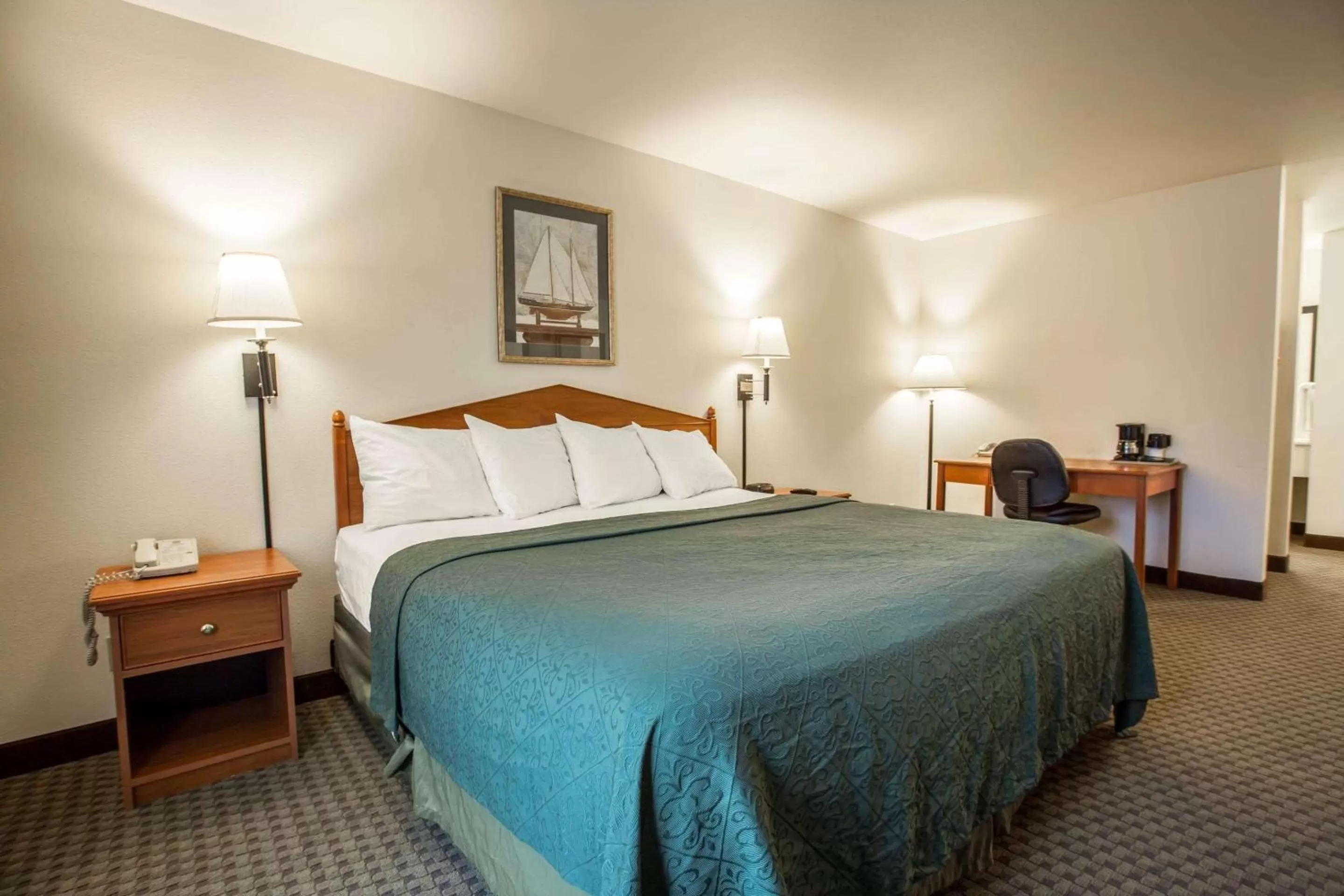 King Room - Accessible/Non Smoking in Quality Inn & Suites Federal Way - Seattle