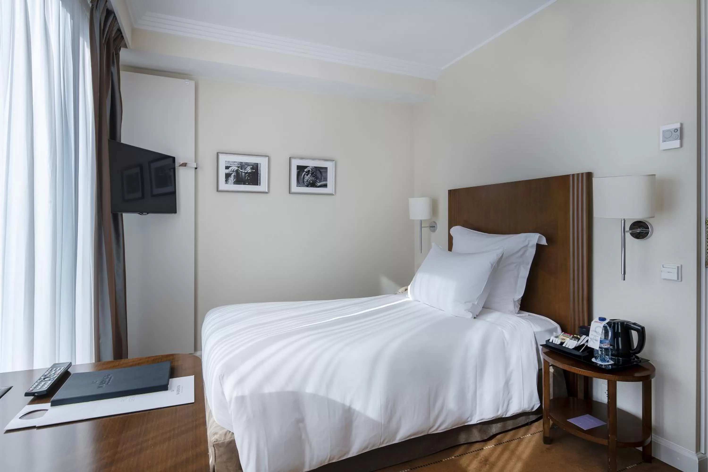 Single Room in Warwick Geneva