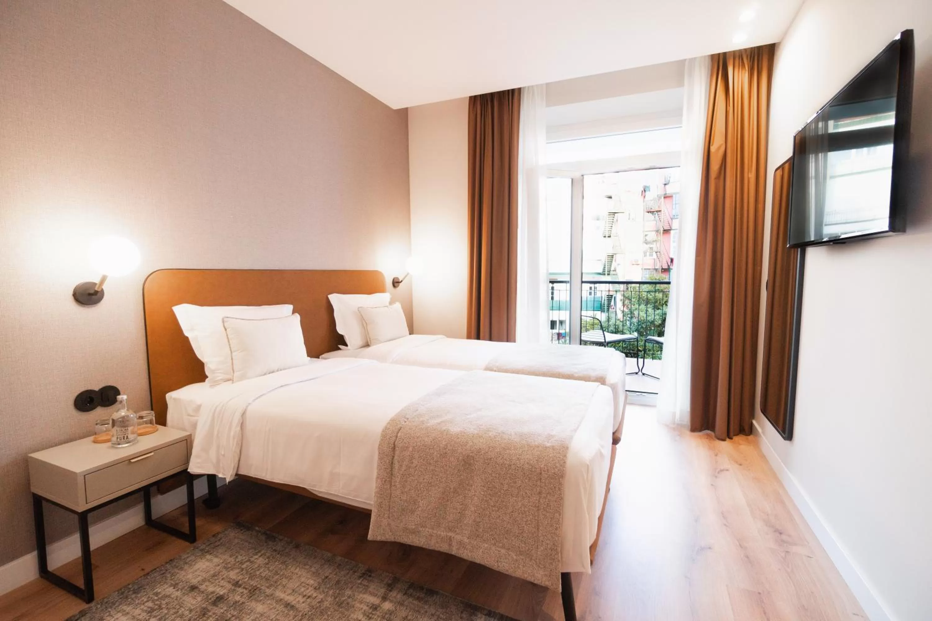 Superior Room with Balcony in LX SoHo Boutique Hotel by RIDAN Hotels