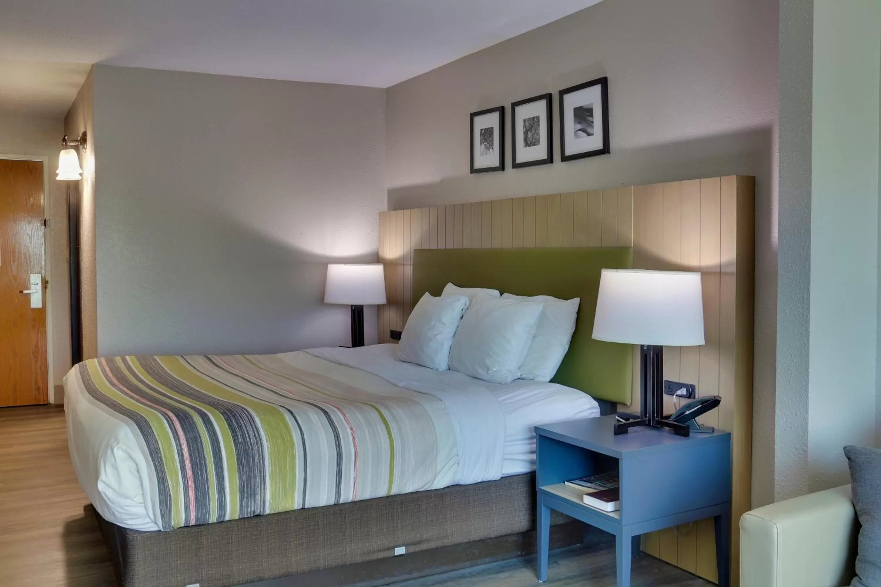 King Suite - Disability Access/Non-Smoking in Country Inn & Suites by Radisson, Savannah Gateway, GA