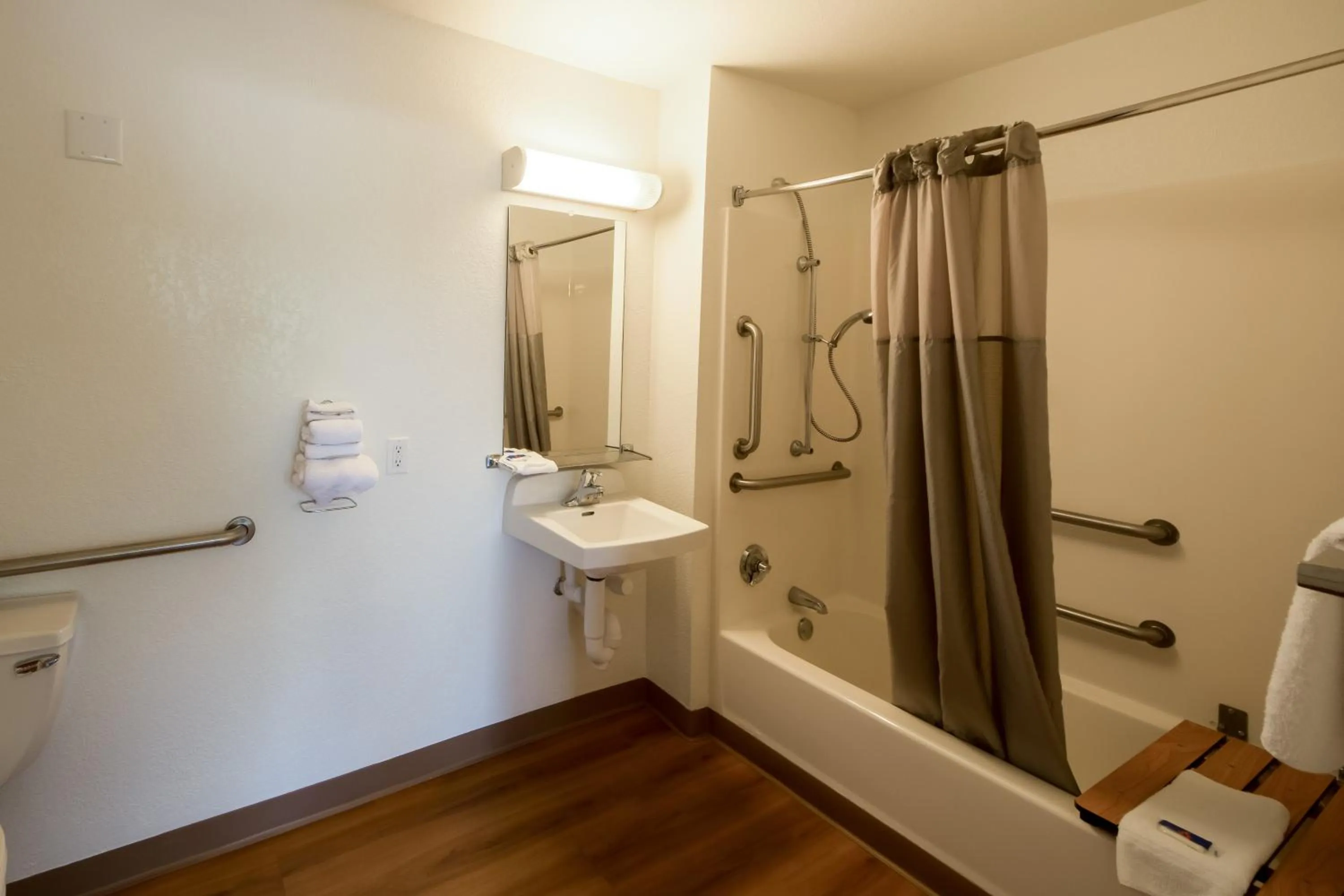 Single Room - Disability Access in Motel 6-Lakeland, FL