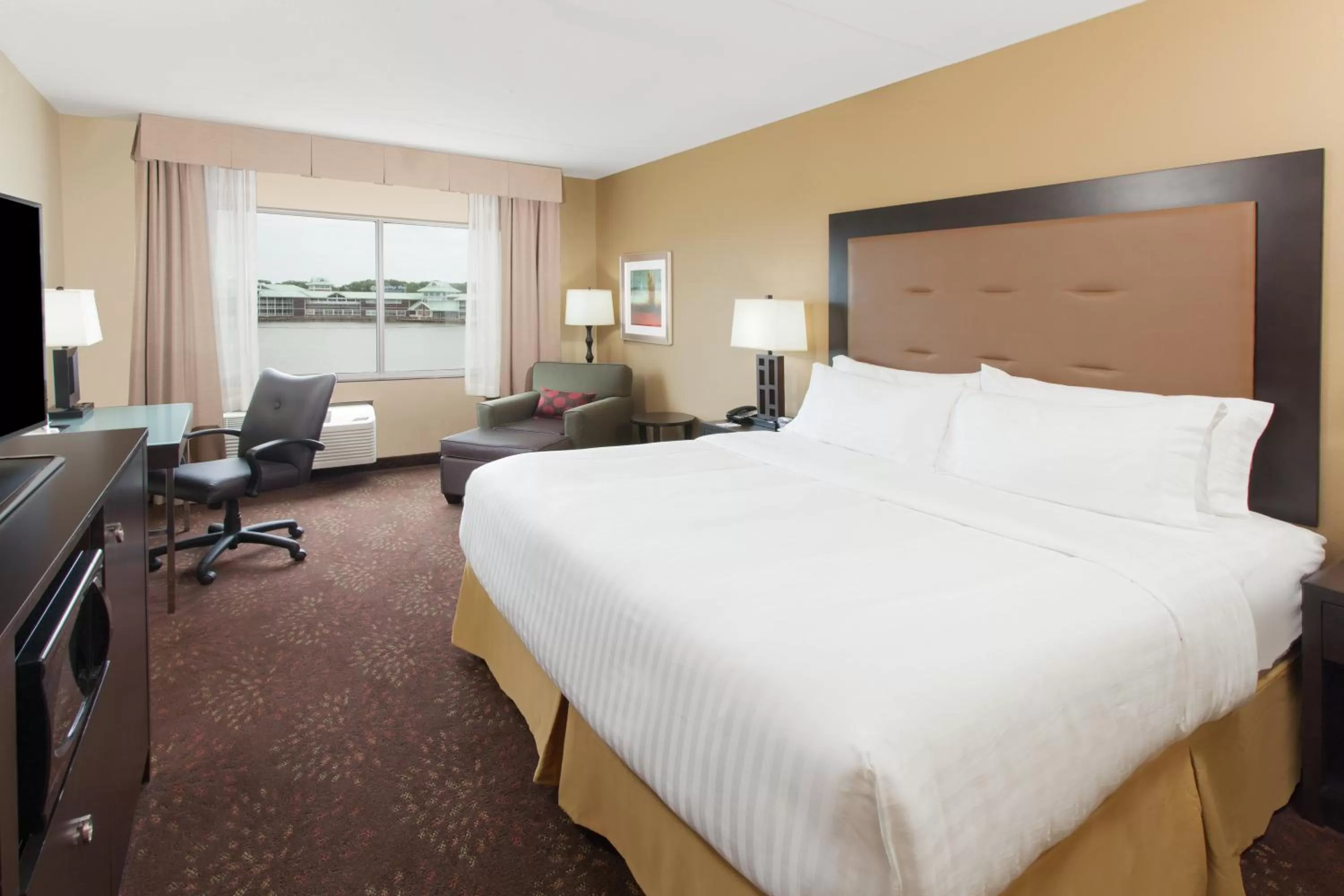 Standard King Room in Holiday Inn Express & Suites Sandusky by IHG