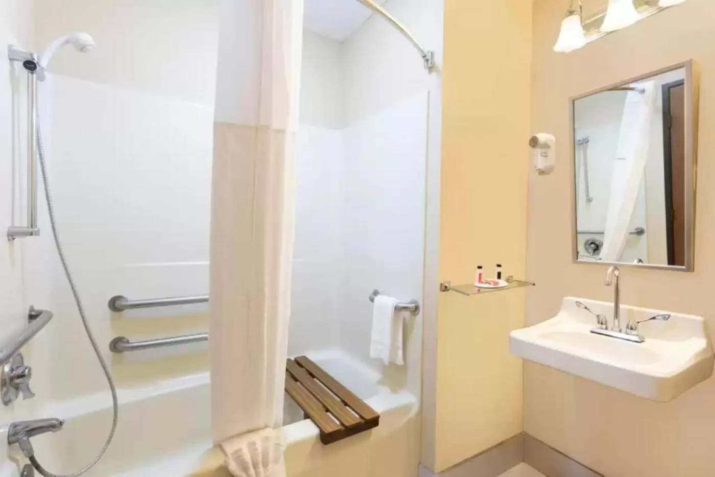 King Room - Accessible/Non Smoking in Clarion Pointe Harrodsburg-Danville