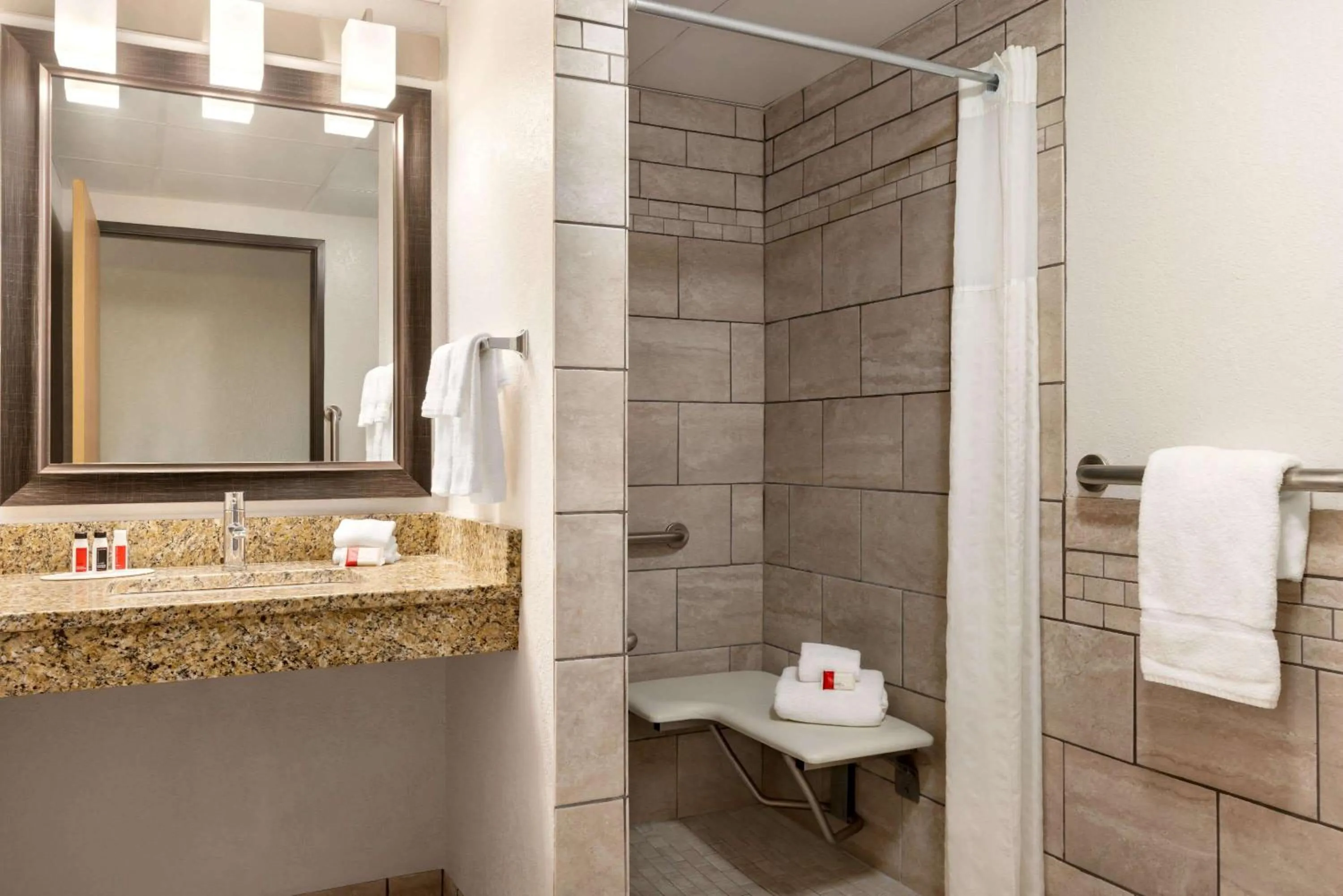 1 Queen Bed, Mobility Accessible Room  (Non-Smoking) in Baymont by Wyndham Owatonna