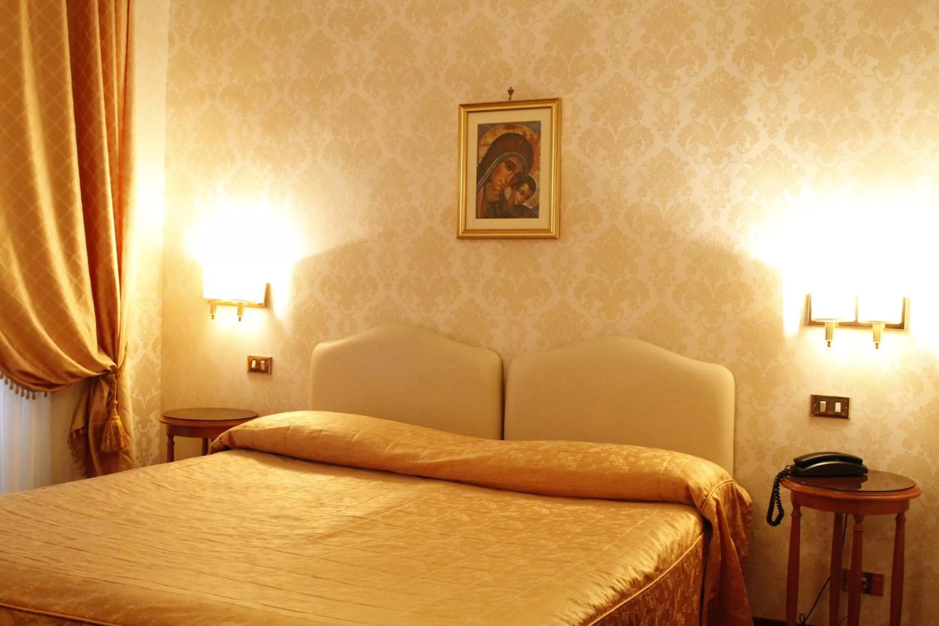 Single Room in Hotel Torino