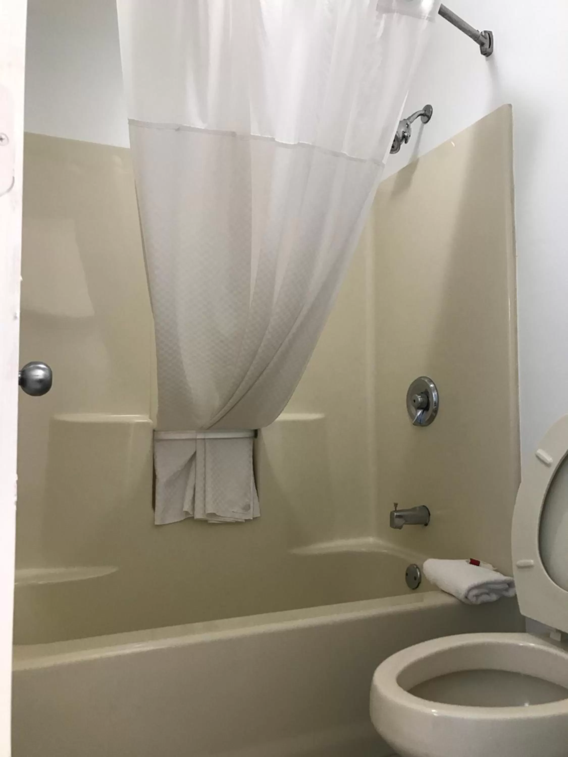 Deluxe King Room - Non-Smoking in Baymont by Wyndham Anderson Clemson