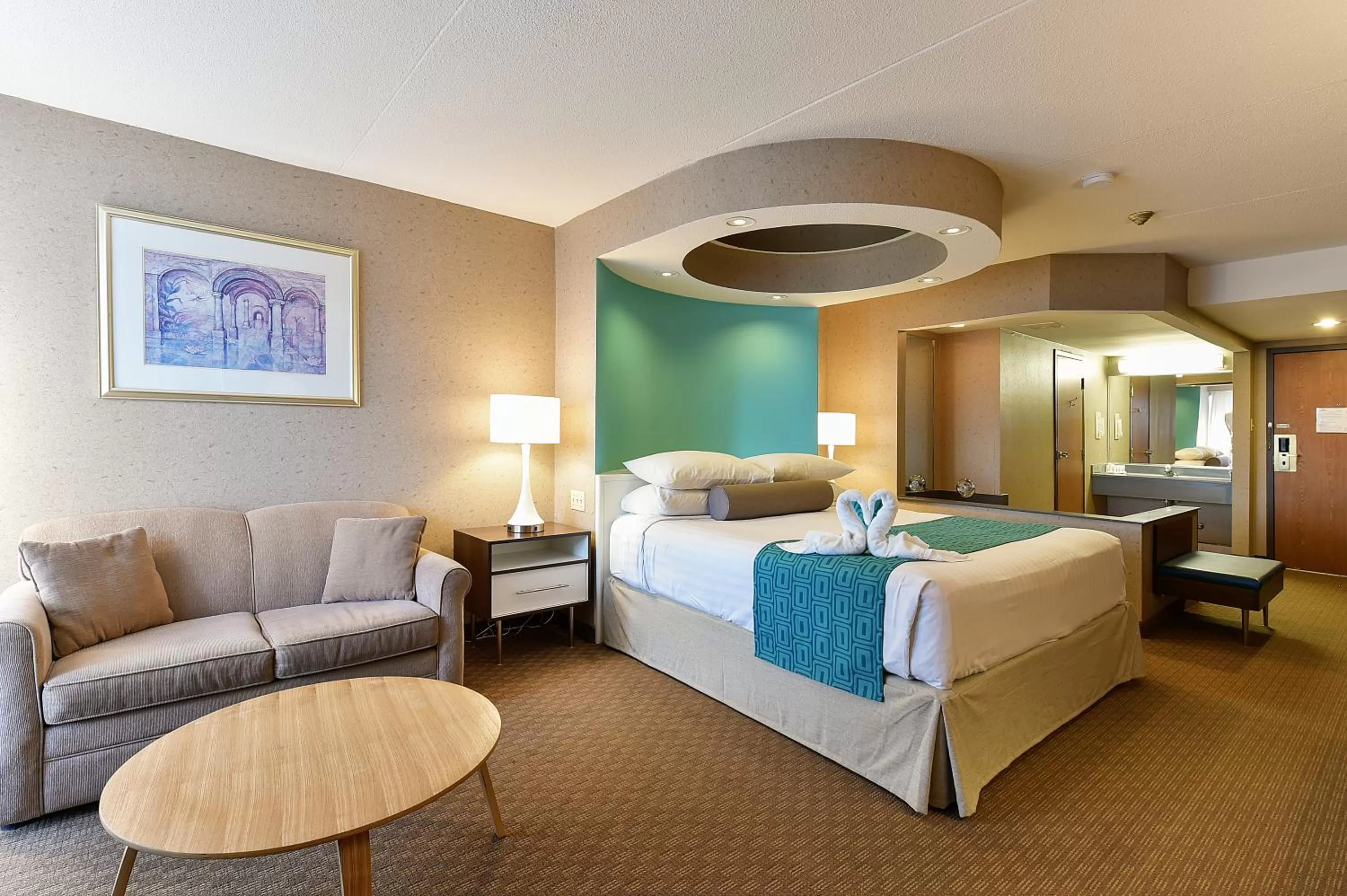 Superior King Suite with Hot Tub - Non-Smoking in Howard Johnson Plaza by Wyndham by the Falls Niagara Falls