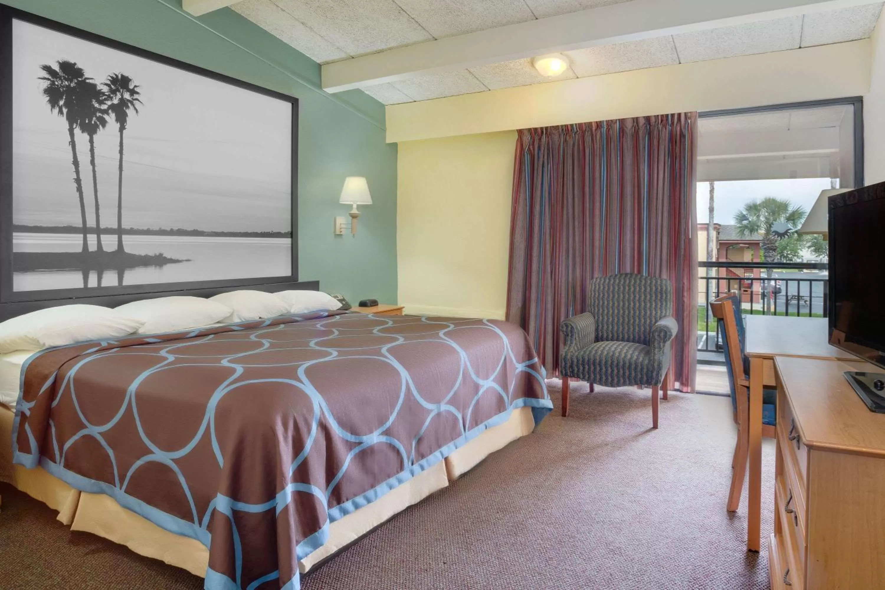 King Room with Roll-In Shower - Mobility/Hearing Accessible - Non-Smoking in Super 8 by Wyndham St. Augustine