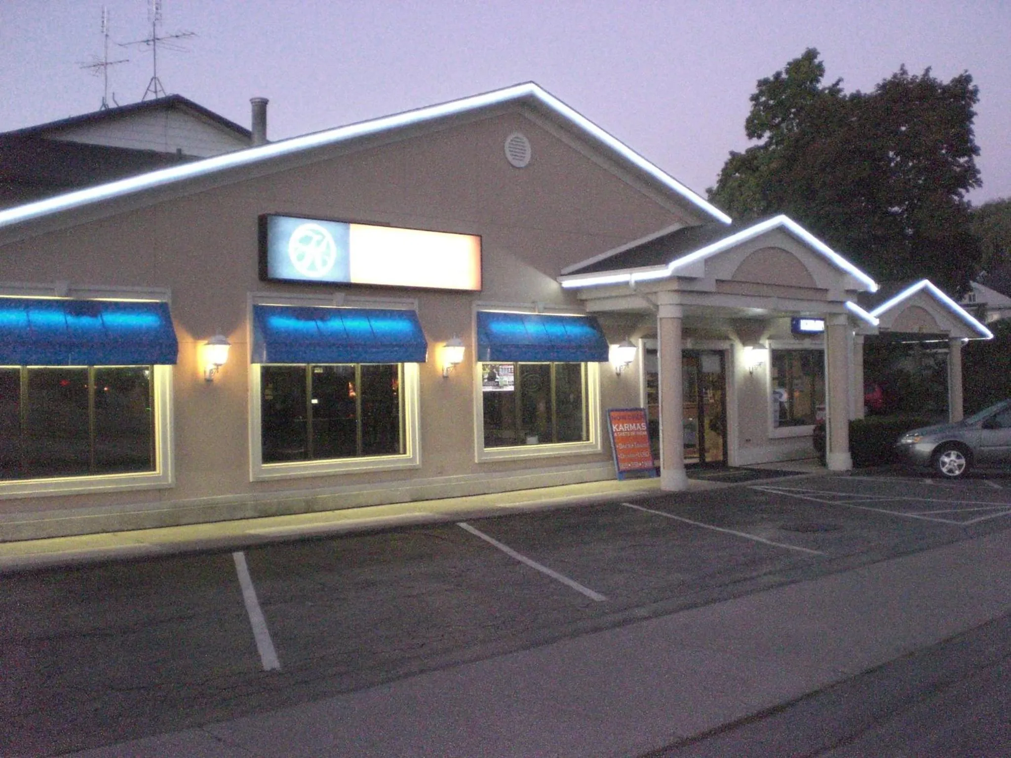 Facade/entrance in Howard Johnson by Wyndham Niagara Falls