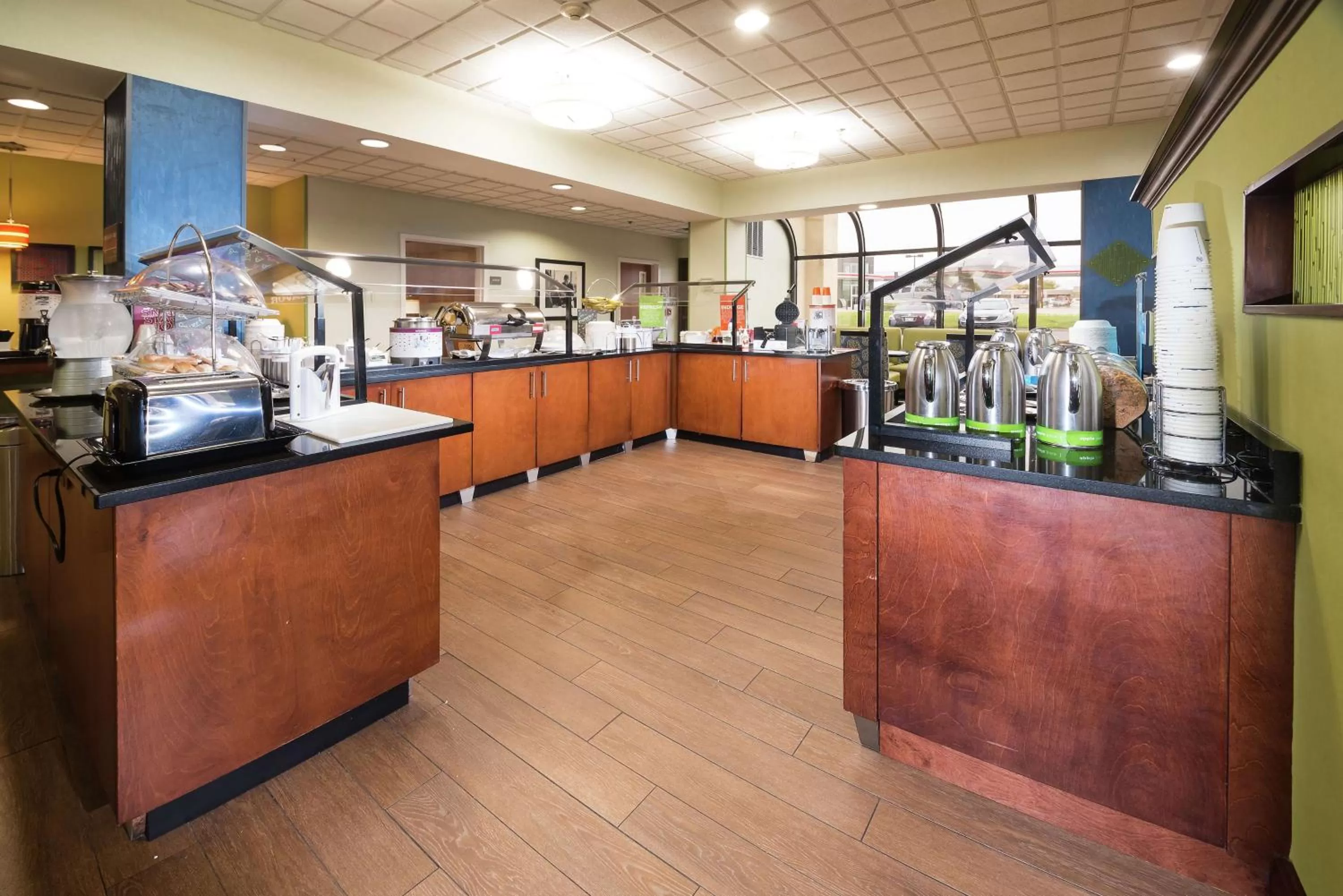 Dining area in Hampton Inn Tulsa/Broken Arrow