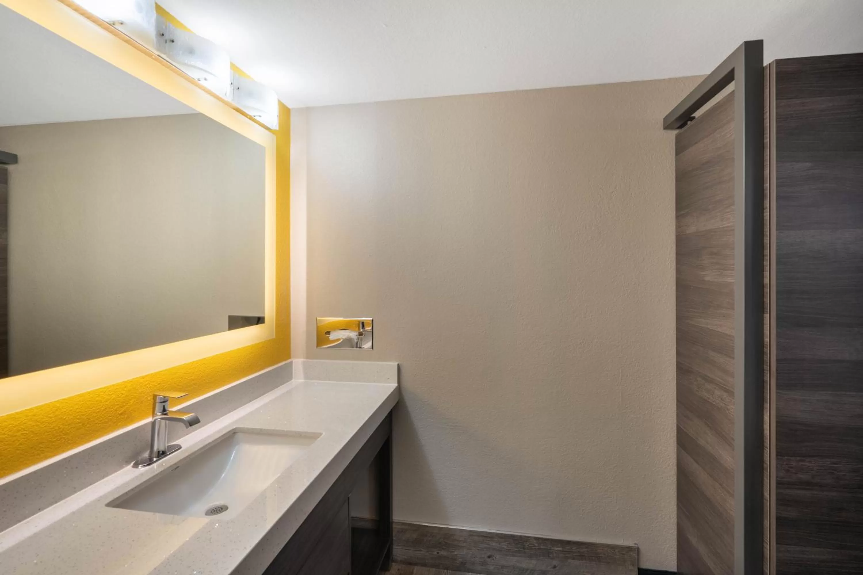 Deluxe Queen Room with Two Queen Beds - Non-Smoking in Baymont by Wyndham Murfreesboro