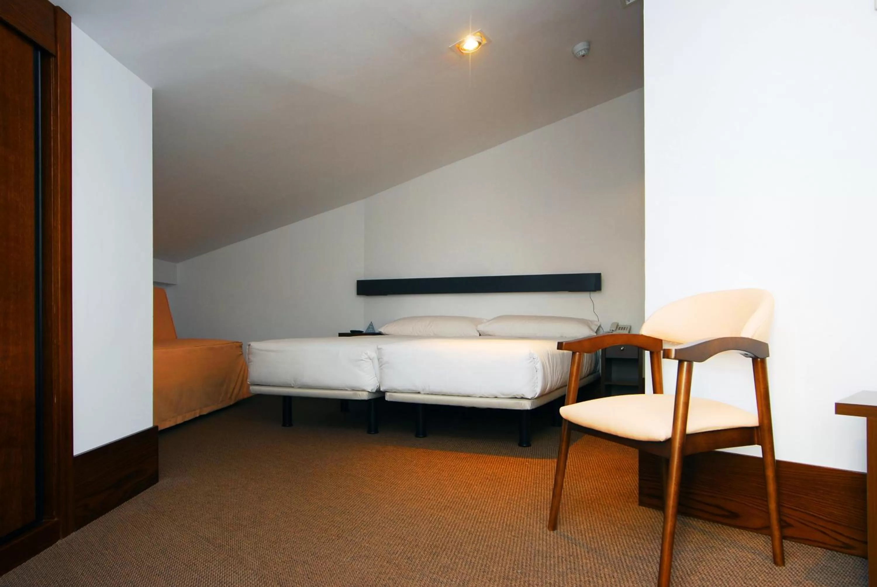 Twin Room with Extra Bed in Hotel Domus Plaza Zocodover