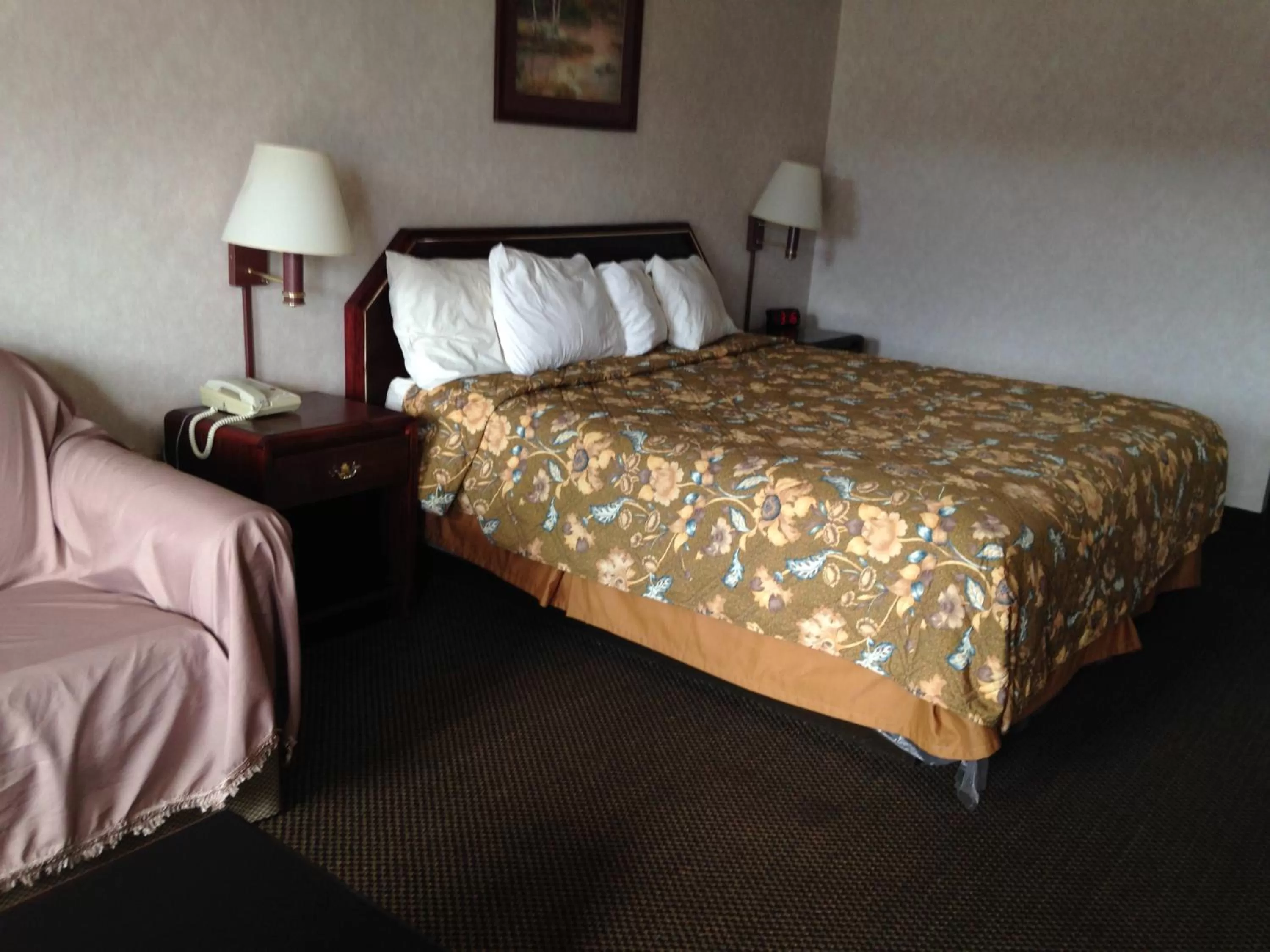 King Room - single occupancy - Smoking  in America's Best Value Inn Clarksdale