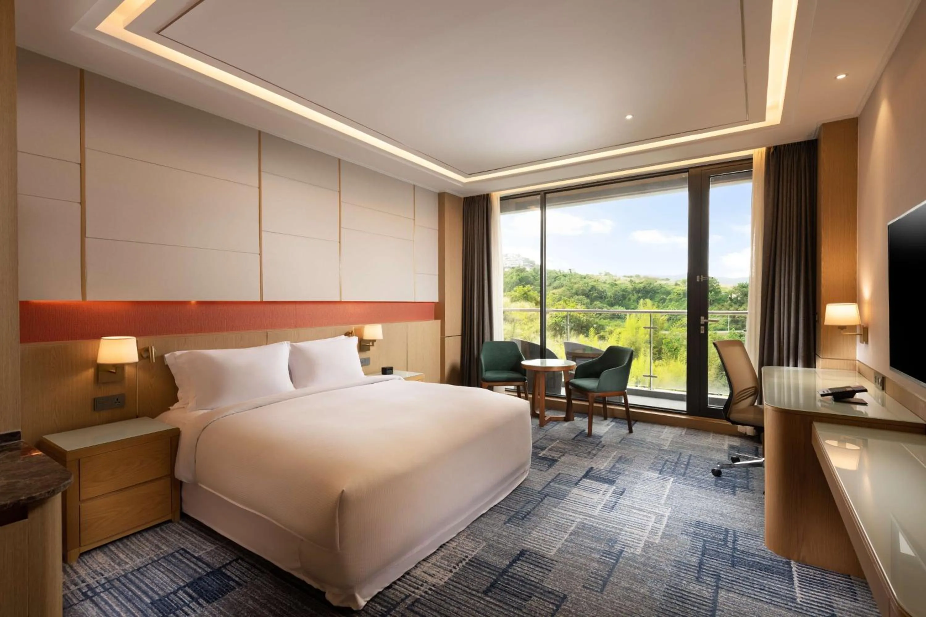 Executive King Room with Balcony in Hilton Clark Sun Valley Resort